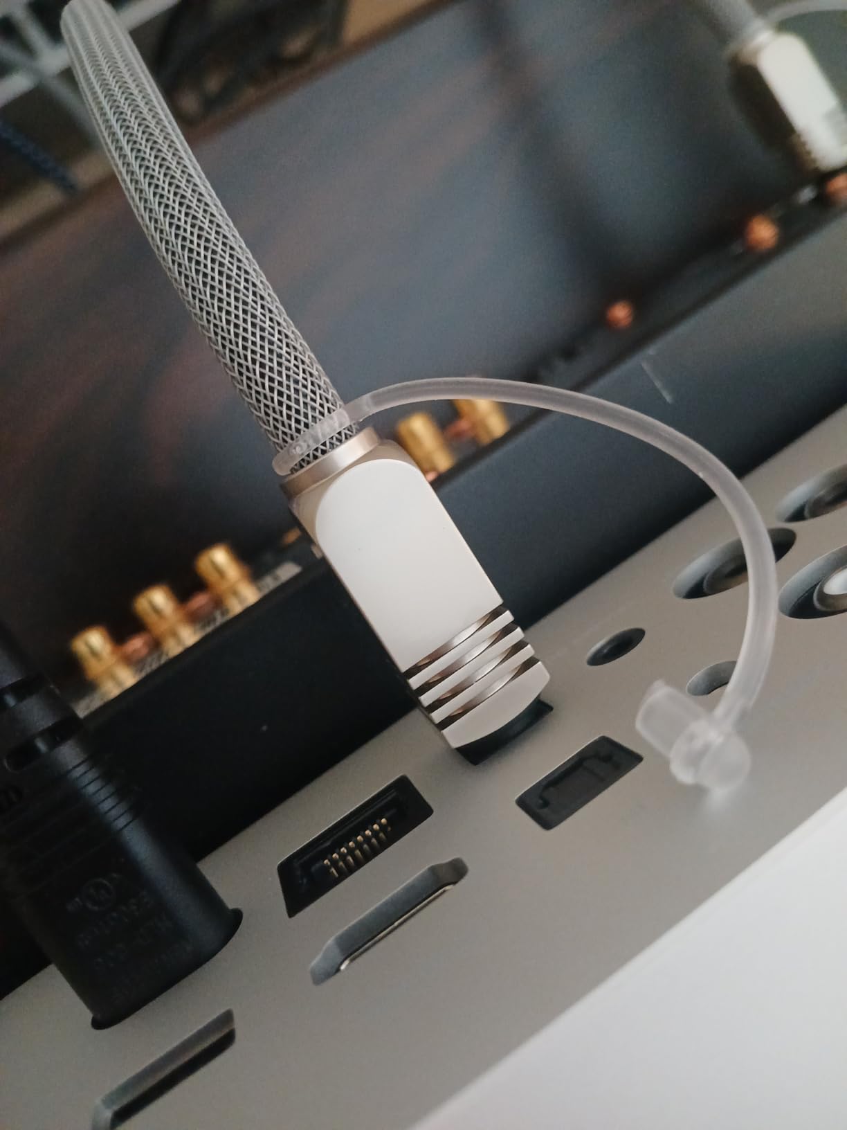 Monoprice Premium S/PDIF (Toslink) Digital Optical Audio Cable - Silver - 10 Feet | Heavy Duty Mesh Jacket, Metal Connector Heads, For Play Station, Xbox one, Home theater & More customer photo 2
