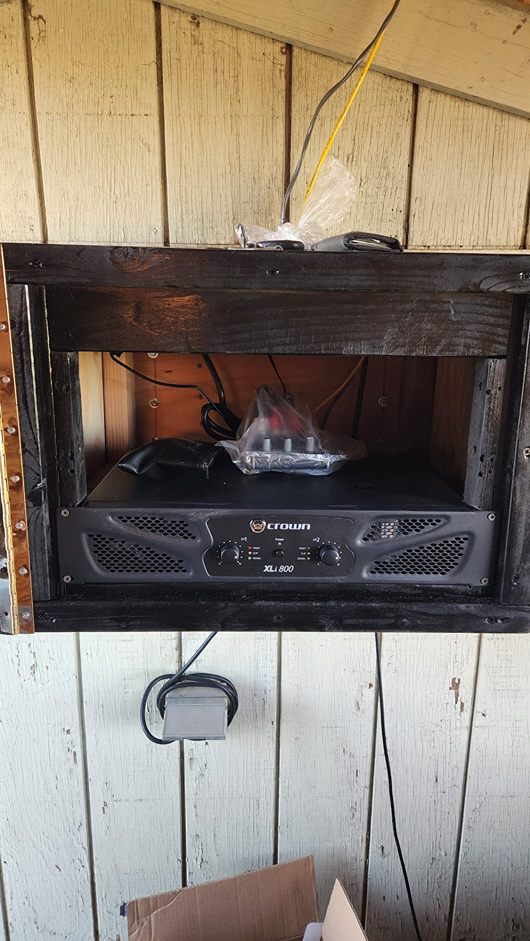 Crown XLi800 Two-channel, 600-Watt Bridged 8Ω Power Amplifier. Professional DJ, PA, Stage Amp. Black customer photo 2