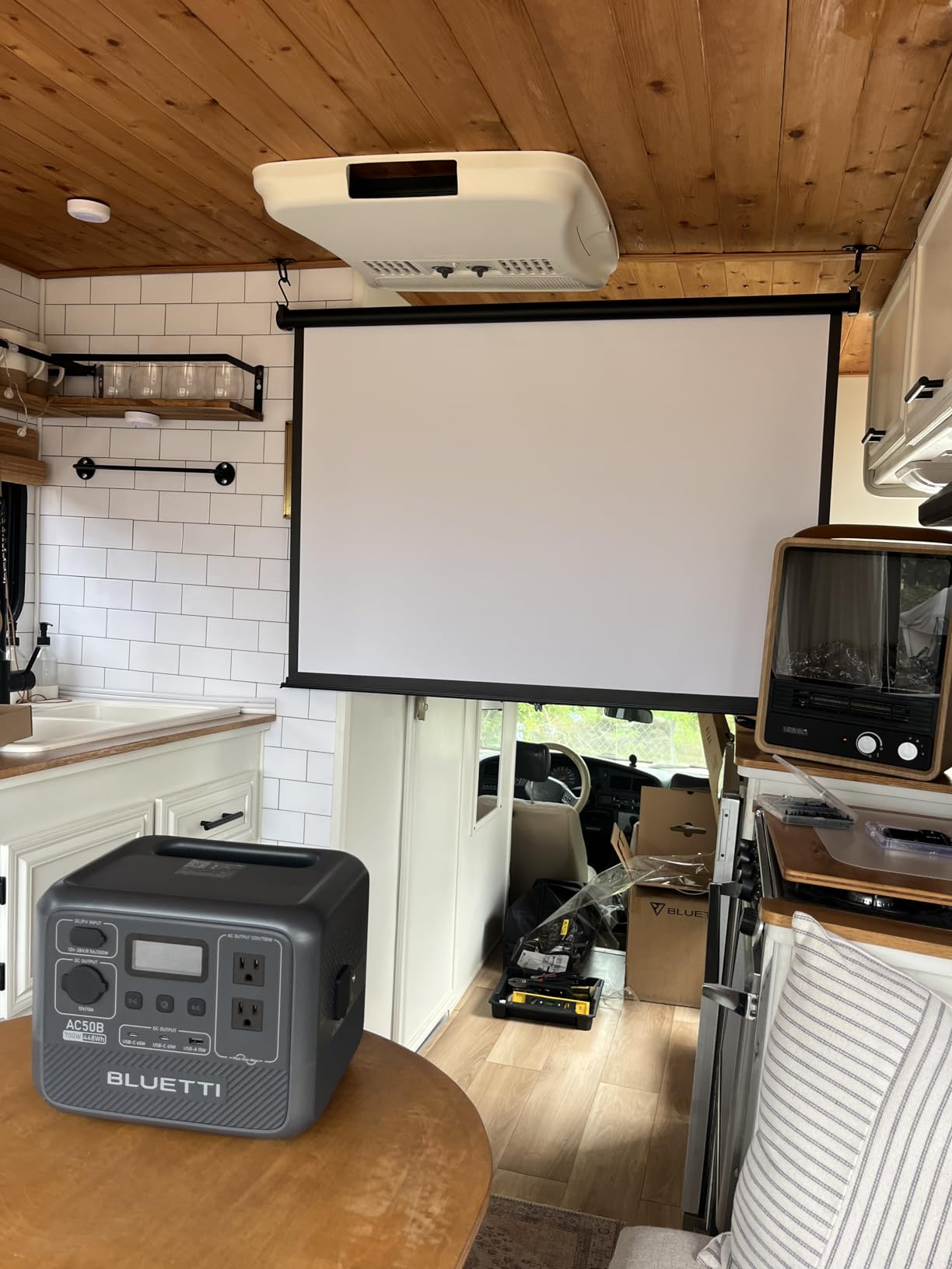 Pyle 50 Inches Projector Screen Portable Floor Standing Fold-Out Roll-Up Tripod Manual, Mobile Movie Screen, Home Theater Cinema Wedding Party Office Presentation, Quick Assembly - PRJTP53, White customer photo 1