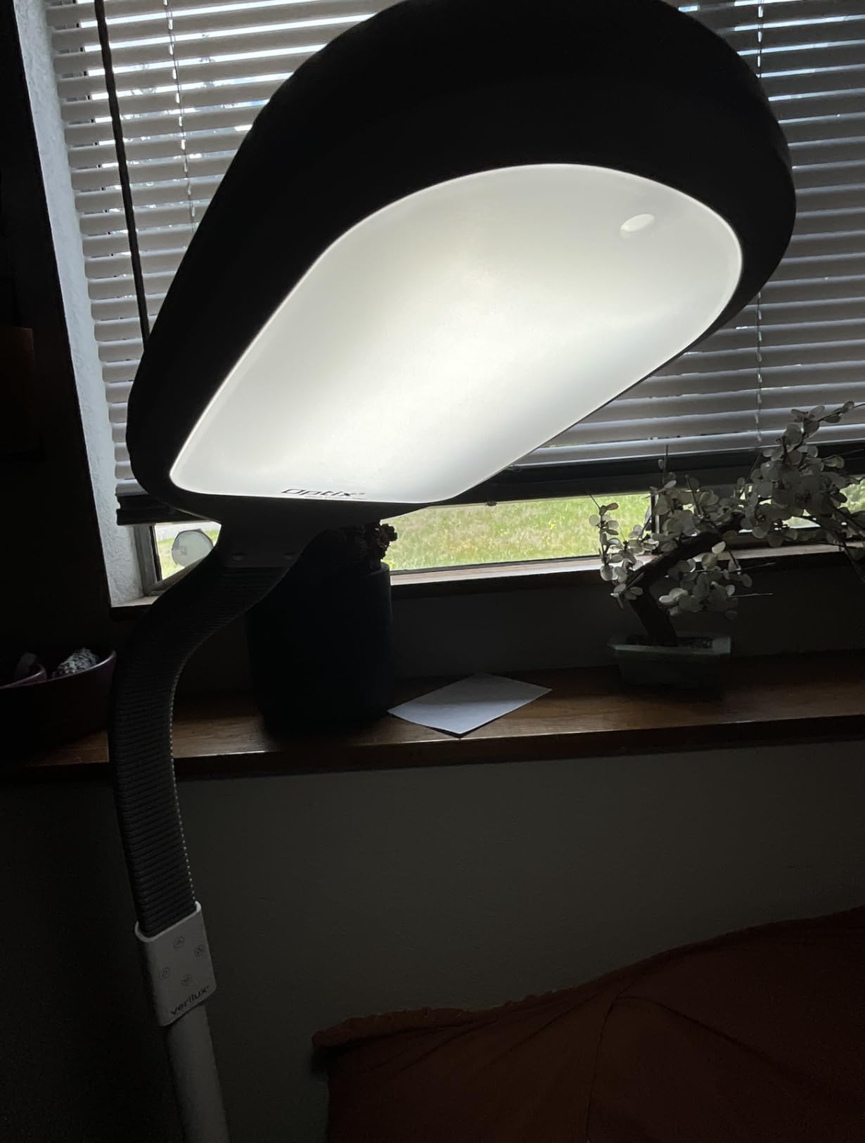 Verilux SmartLight Full Spectrum LED Modern Floor Lamp with Adjustable Brightness, Flexible Gooseneck and Easy Controls - Reduces Eye Strain and Fatigue - Ideal for Reading, Artists, Craft (White) customer photo 2