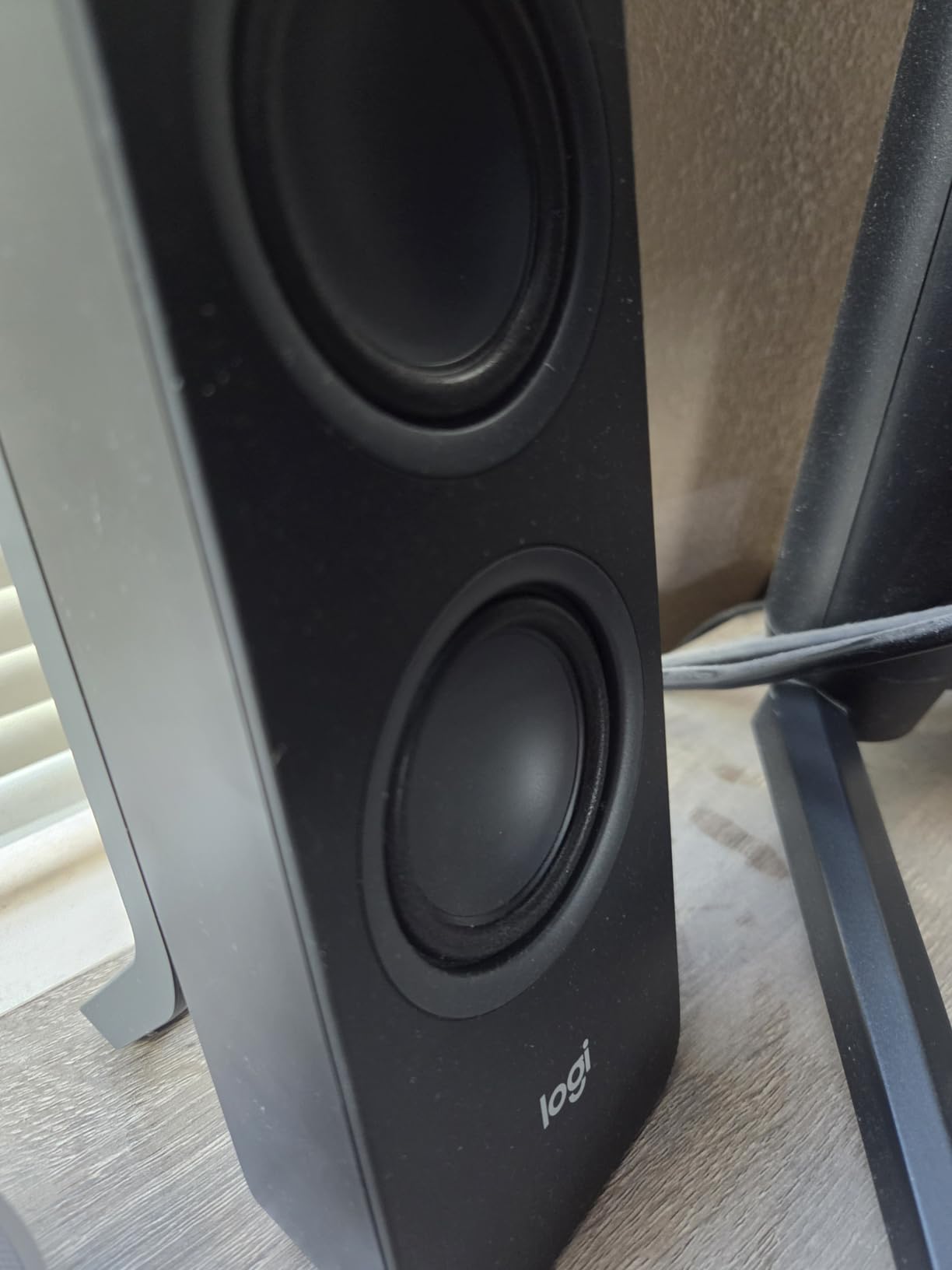 Logitech Z207 2.0 Stereo Computer Speakers with Bluetooth, 10 Watts peak power, 3.5mm input and headphone jack customer photo 2