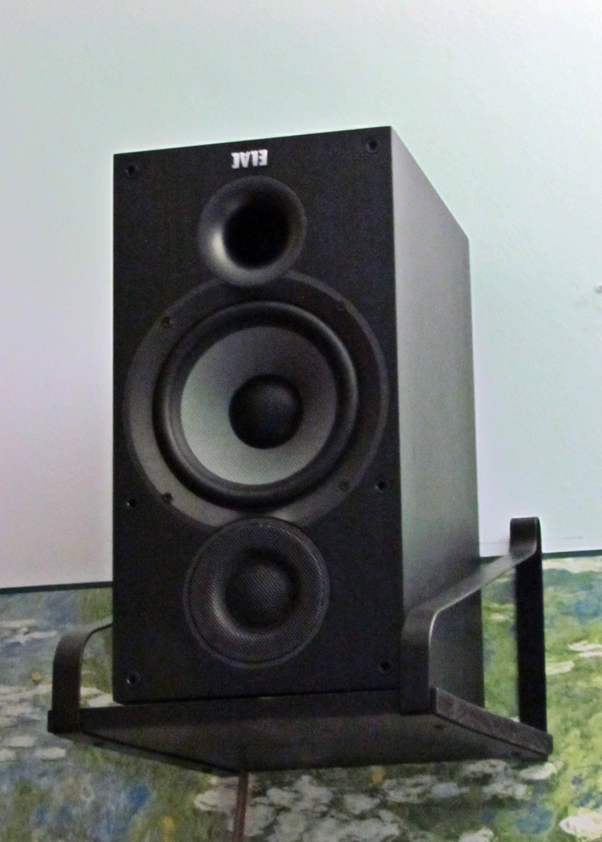 ELAC Debut 2.0 B5.2 Bookshelf Speakers, Black (Pair) customer photo 1
