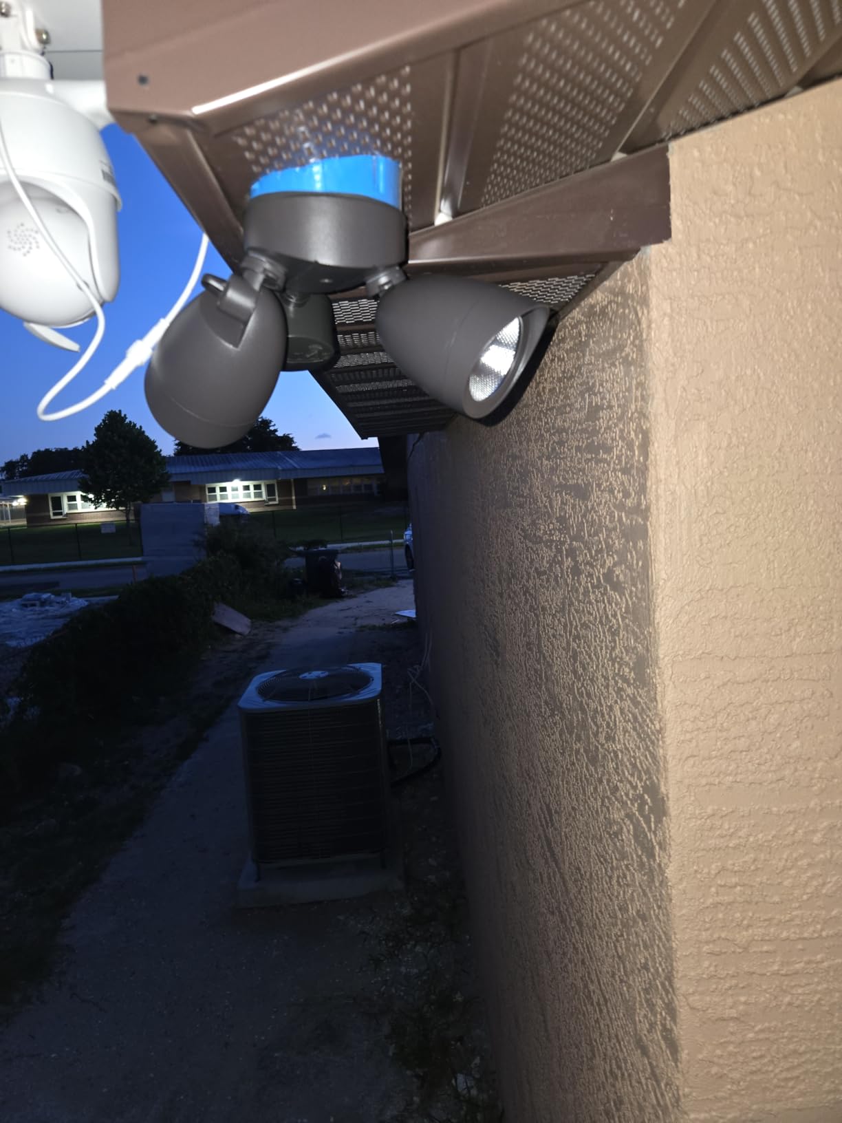 LEONLITE LED Security Light Outdoor Motion Sensor Dusk to Dawn 3000K Bronze | Motion Flood Light for Outside, Dusk to Dawn, UL Listed, Adjustable Dual Heads, Wet Location, Warm White customer photo 1