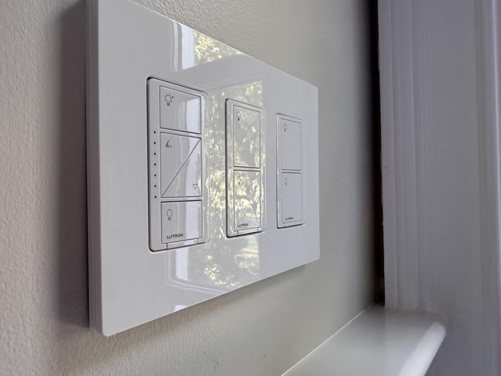 Lutron Caseta Smart Dimmer Starter Kit w/ 1 OG Dimmer, Pico, Bracket & Hub | Smart Kit has reliable connection, doesn't rely on WiFi; connect to Alexa, Apple Home, Google Home, P-BDG-PKG1W-A, White customer photo 1