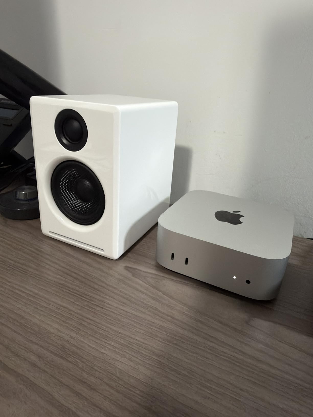 Audioengine A2+ Wireless Computer Speakers - Bluetooth Desktop Speakers with 24-Bit DAC for PC, Mac, Gaming and Music - Black customer photo 1