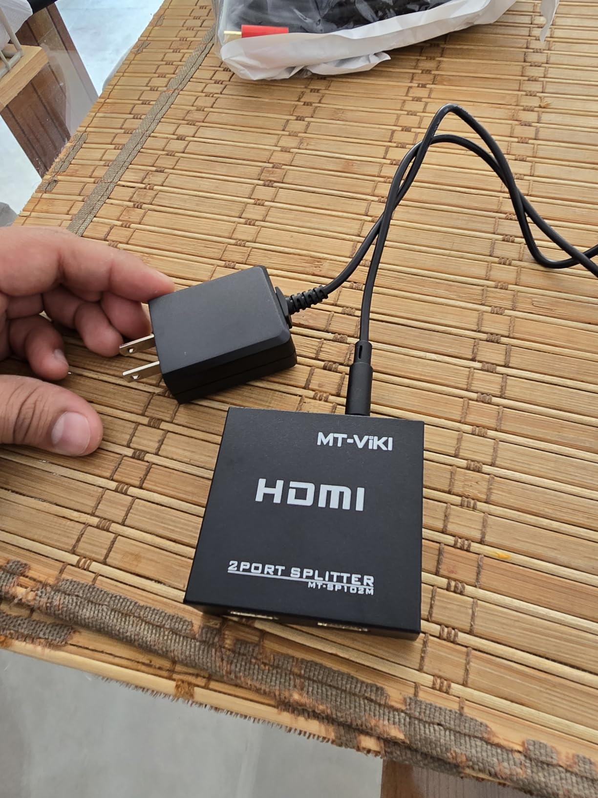 MT-VIKI HDMI Splitter 1 in 2 Out, 4K HDMI Splitter for Dual Displays, Powered HDMI Duplicator with Power Adapter, Supports 4K@30Hz 1080P 3D for TV Monitor Projector customer photo 1