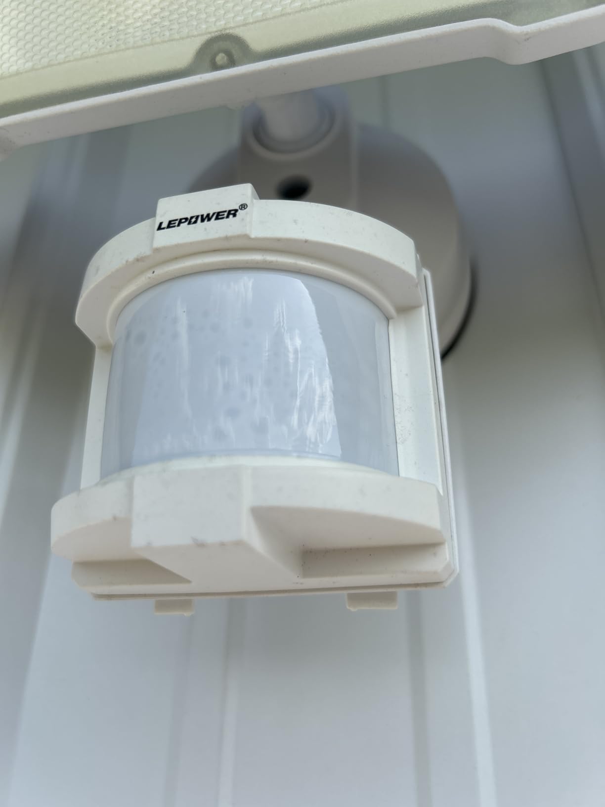LEPOWER LED Security Light Motion Sensor Outdoor Lights, Bright 38W 4200LM | 72 FT Range, IP65, 180° Motion Sensor, 5500K, 3 Head Detected Waterproof Flood Light for Garage, Yard, Porch customer photo 2