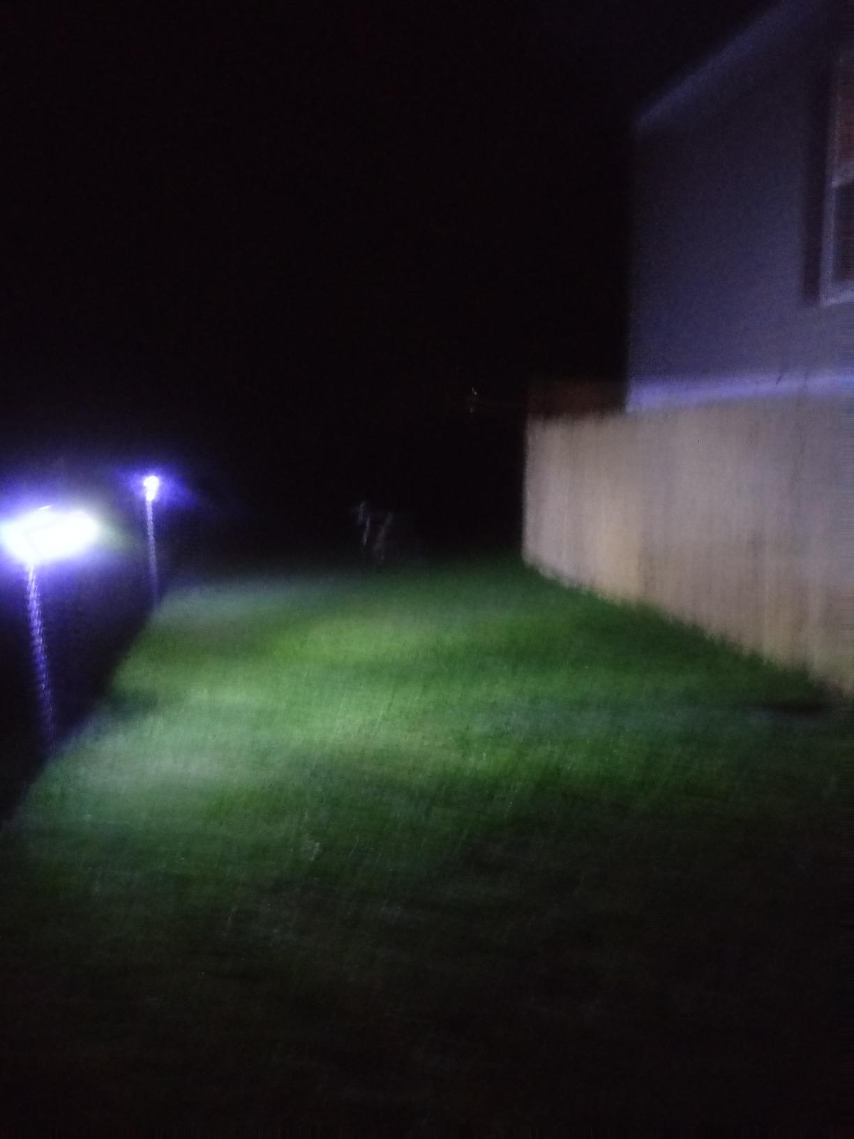 HONWELL Motion Sensor Light Outdoor Battery Operated Outside Security Flood Light Cordless IP65 Waterproof 32 LED Dual Head Spotlights, Motion Detector Lights for House Garage Porch Garden Shed customer photo 2