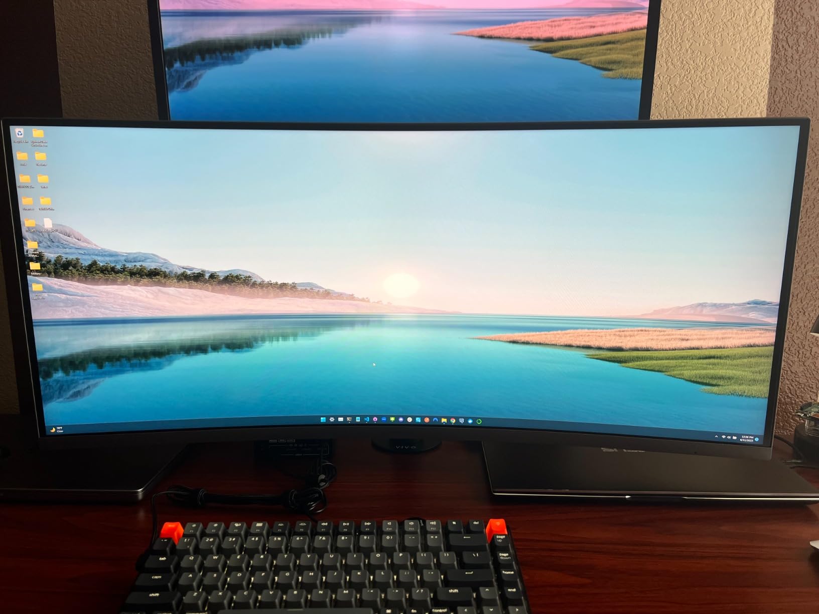 Samsung Business CH890 Series 34 inch WQHD 3440x1440 Ultrawide Curved Desktop Monitor for Business, 100 Hz, USB-C, HDMI, DP, 3 Year Warranty (LC34H890WGNXGO), Black/Titanium customer photo 1