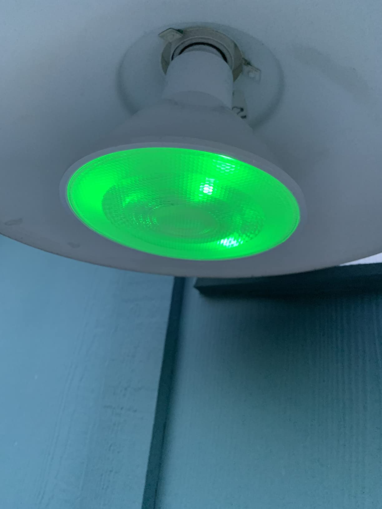 Cree Lighting Connected Max Smart Led Bulb Par38 Outdoor Flood Tunable White + Color Changing, 2.4 Ghz, Works with Alexa and Google Home, No Hub Required, Bluetooth + WiFi, 1Pk customer photo 1