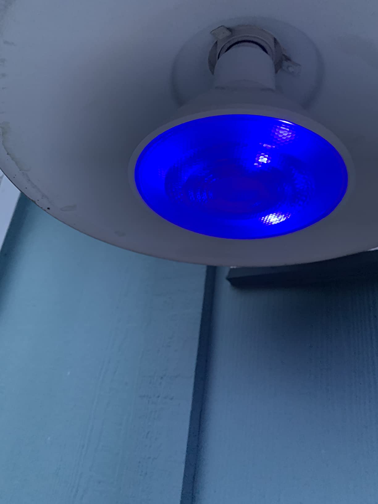 Cree Lighting Connected Max Smart Led Bulb Par38 Outdoor Flood Tunable White + Color Changing, 2.4 Ghz, Works with Alexa and Google Home, No Hub Required, Bluetooth + WiFi, 1Pk customer photo 2