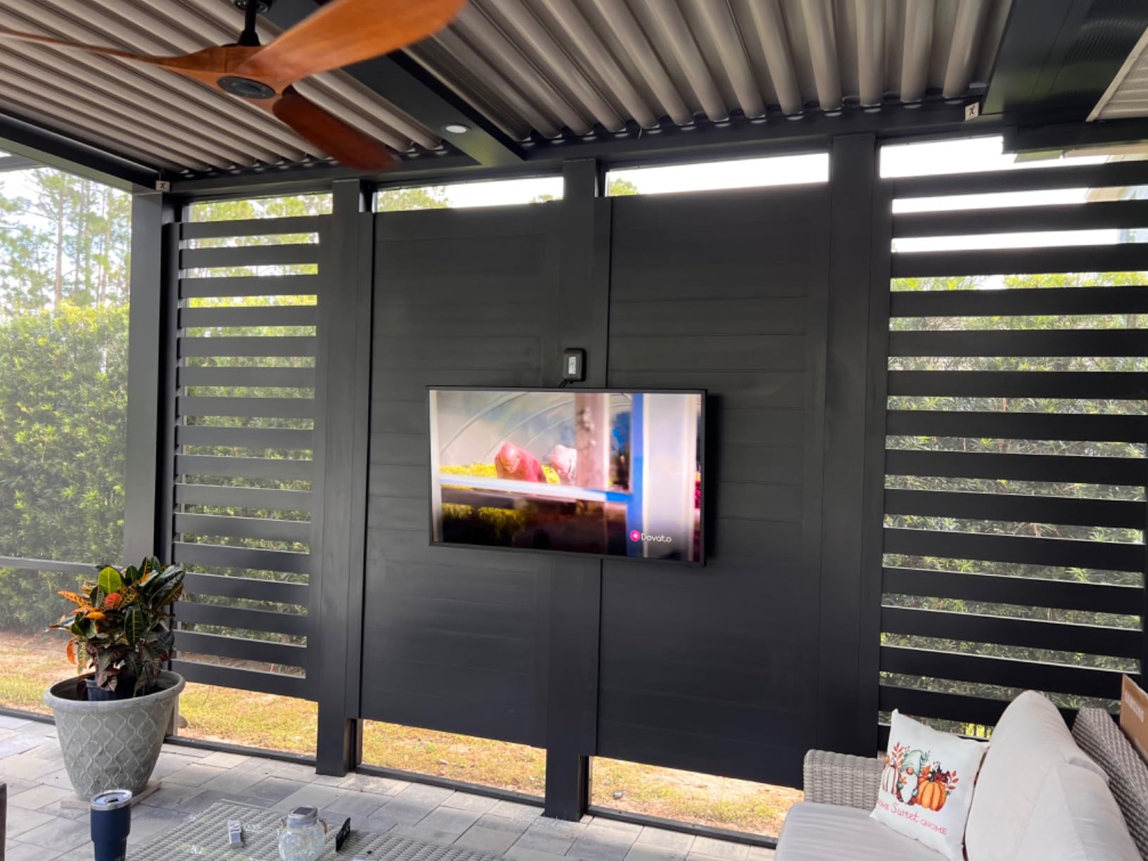 SAMSUNG 55-inch Class QLED 4K The Terrace Partial Sun Outdoor TV, Direct Full Array 16x, Quantum HDR 32x, Weatherproof, Wide Viewing Angle Smart TV w/ Alexa Built-in (QN55LST7TAFXZA, Latest Model) customer photo 1