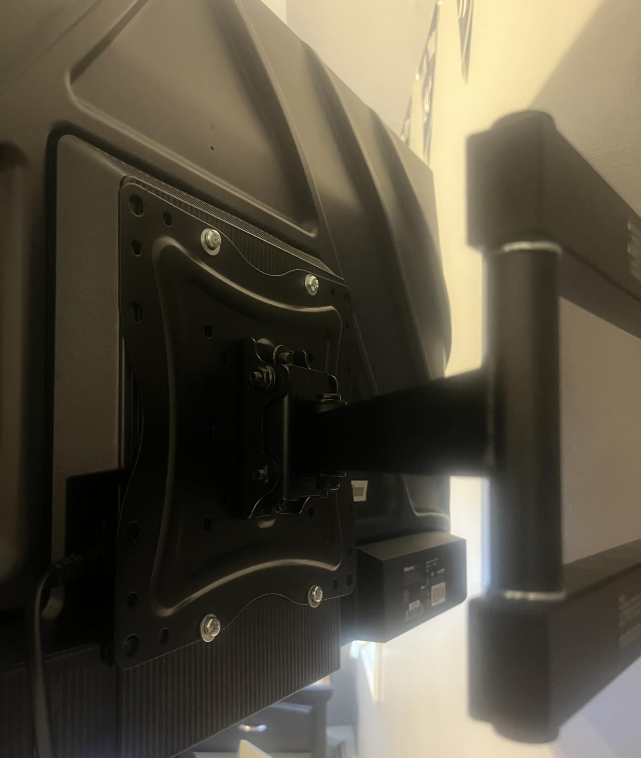 Pipishell Full Motion TV Wall Mount for 26-65 inch TVs up to 77 lbs, TV Bracket Wall Mount with Articulating Arms, Extension, Tilt, Swivel, Leveling, Max VESA 400x400mm, PIMF7 customer photo 1
