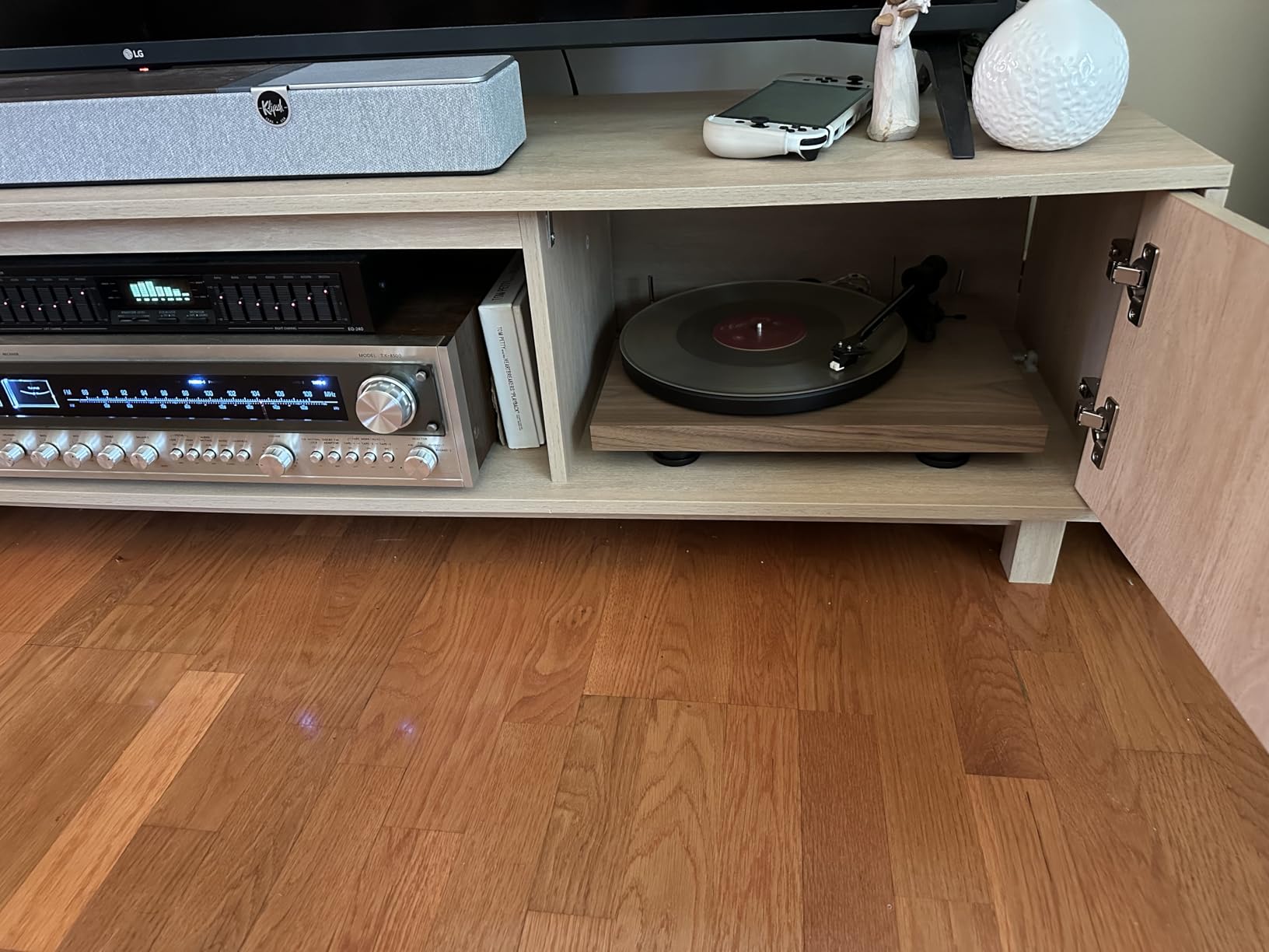 Pro-Ject Debut Carbon EVO Wired Turntable with Sumiko Rainier Cartridge customer photo 2