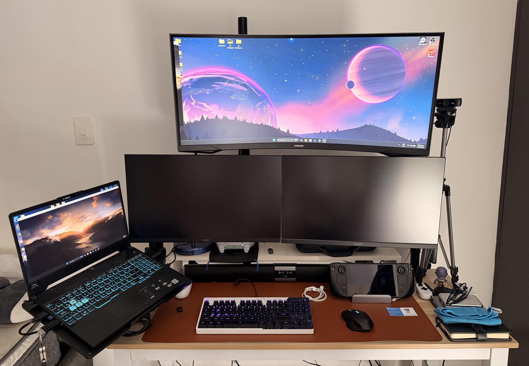 Samsung 34' Odyssey G5 Ultra-Wide Gaming Monitor with 1000R Curved Screen, 165Hz, 1ms, FreeSync Premium, Large Display, Eye Comfort, Multiple Ports, WQHD, LC34G55TWWNXZA, Black customer photo 1