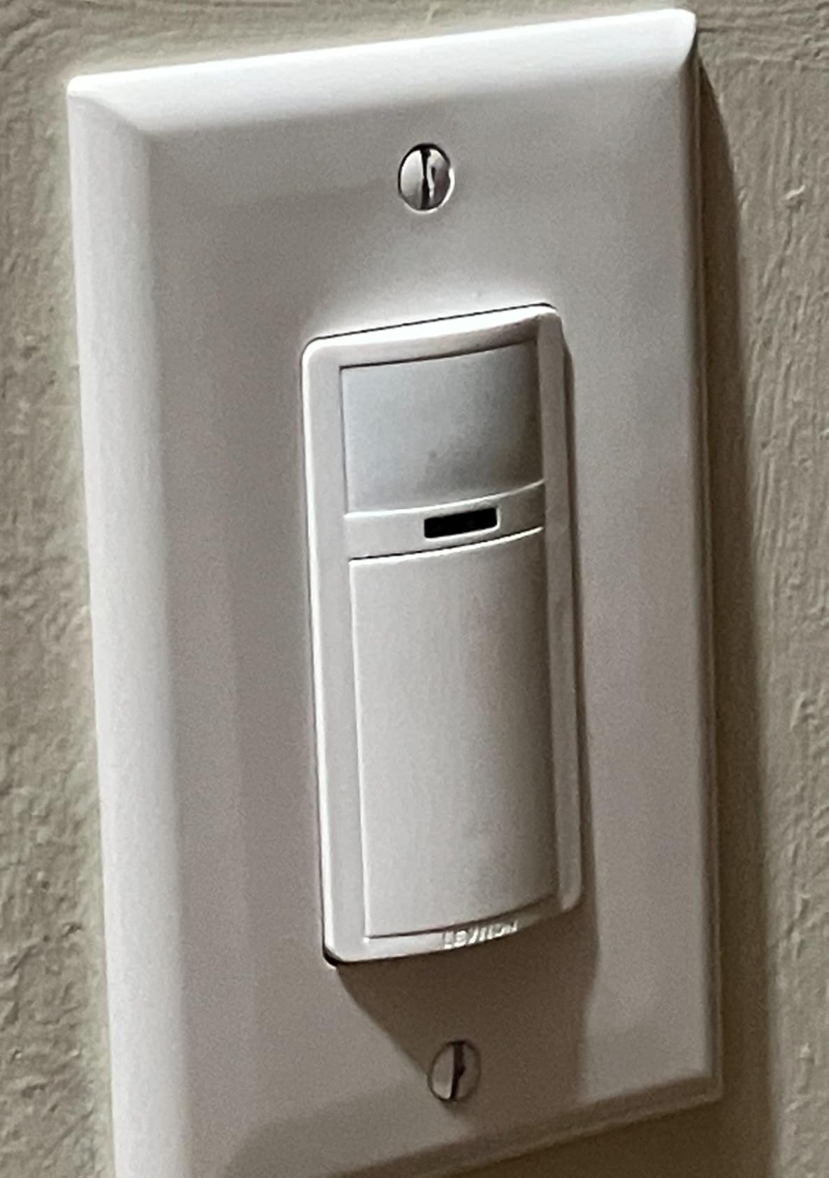 Leviton Motion Sensor Light Switch, Motion Activated, Auto-On/Auto-Off or Manual-On, 2A, No Neutral Wire Required, Single Pole, DOS02-LW, White customer photo 1