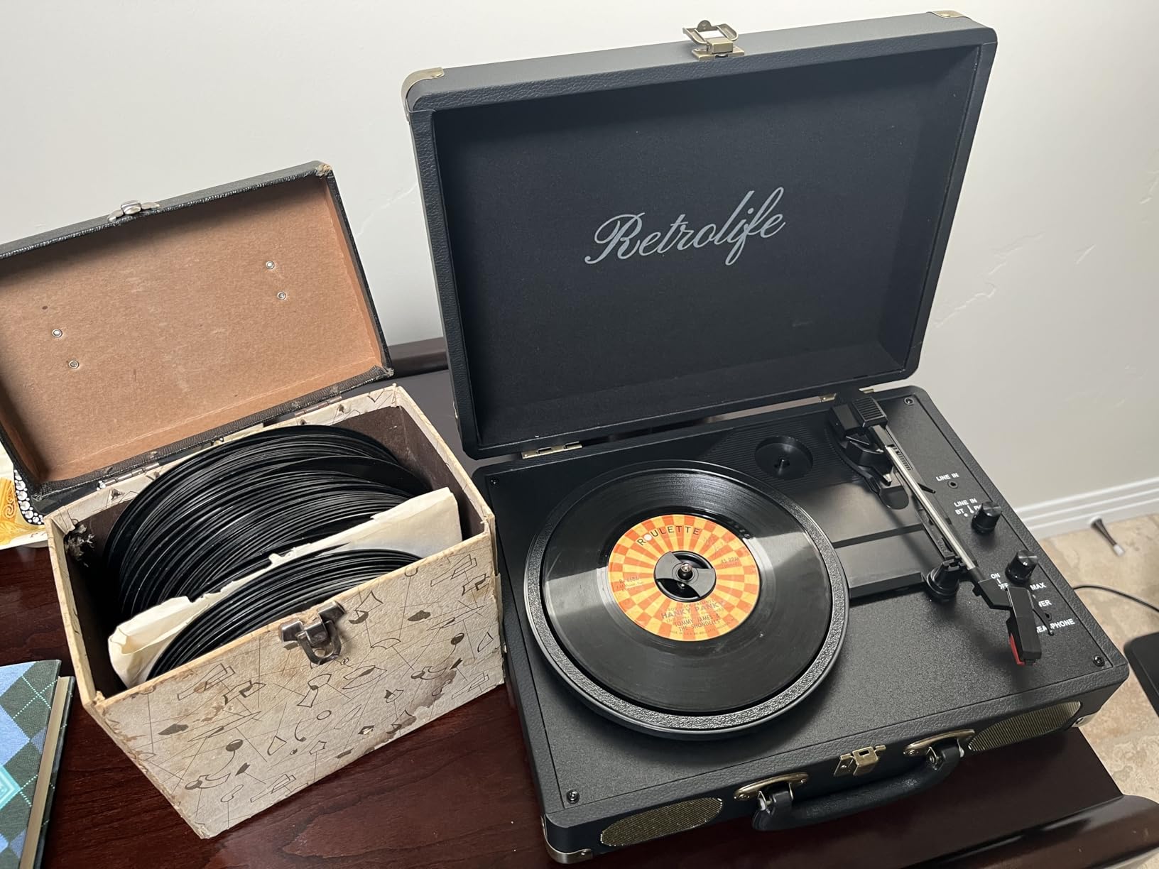 Retrolife® Vinyl Record Player with Speakers, Bluetooth Vinyl Player-Black customer photo 1