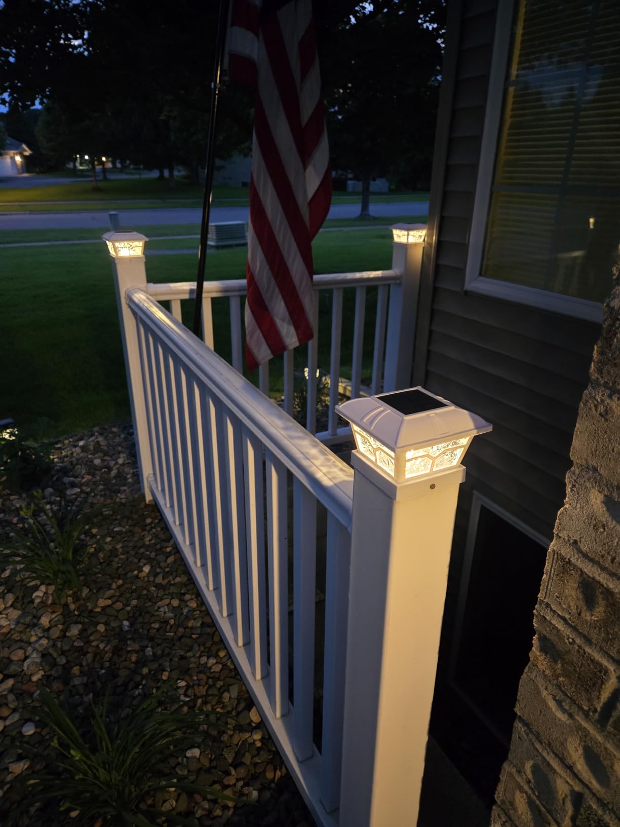 SIEDiNLAR Solar Post Cap Lights Outdoor 2 Color Modes 8 LEDs for 4x4 5x5 6x6 Posts Fence Deck Patio Decoration Warm White & Cool White Lighting White (2 Pack) customer photo 1