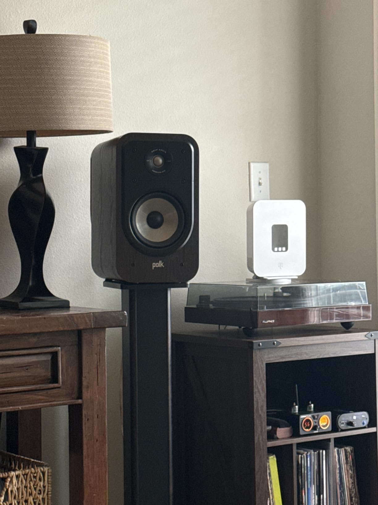 Polk Signature Elite ES20 Bookshelf Speakers - Pair (Walnut) customer photo 2