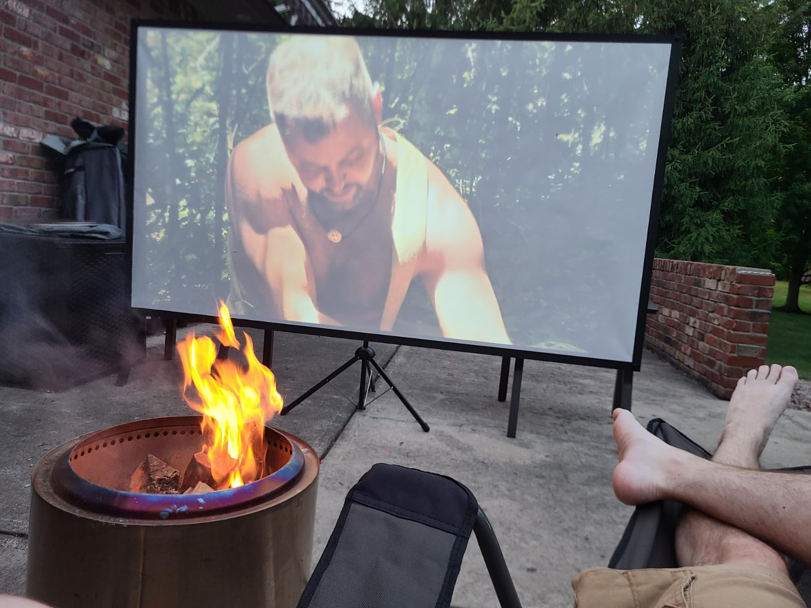 Projector Screen with Stand, Portable Projector Screen and Stand, 60 Inch 16:9, Outdoor Projection Screen, Aluminium Frame, Lightweight and Compact, Easy Setup, Idea for Home Cinema, Backyard Party customer photo 2