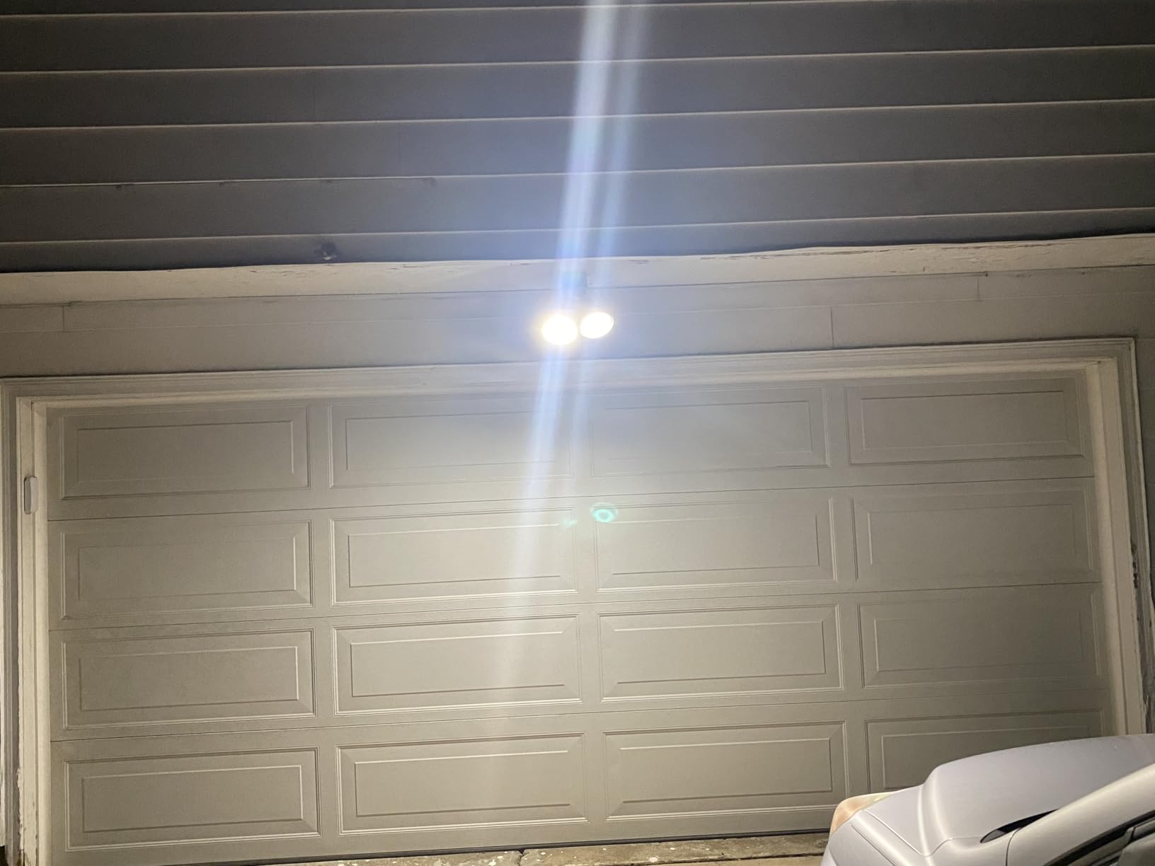 Gonhom Par38 LED Flood Lights Outdoor Light Bulb, Dimmable 1800LM, 20W Replace up to 200W, 2 Pack 5000K Daylight customer photo 1