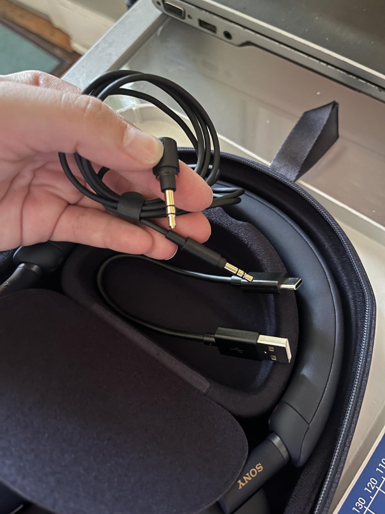 Sony WH-1000XM5 Premium Noise Cancelling Wireless Headphones, Black customer photo 1