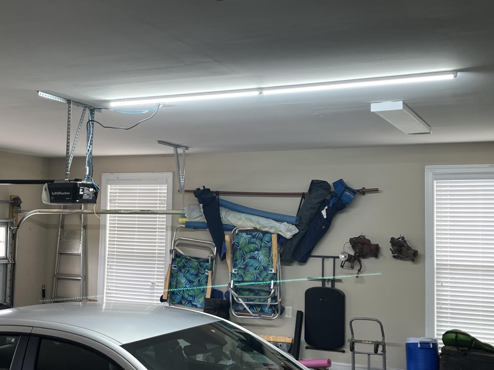 Led Shop Lights,Led Shop Lights 4FT 50W 6500K 7000LM Clear White,Shop Light 4FT 110V Linkable Integrated V-Shape for Shop Garage,Warehouse,Workbench and Workshop Commercial Bay Lighting(4-Pack) customer photo 1