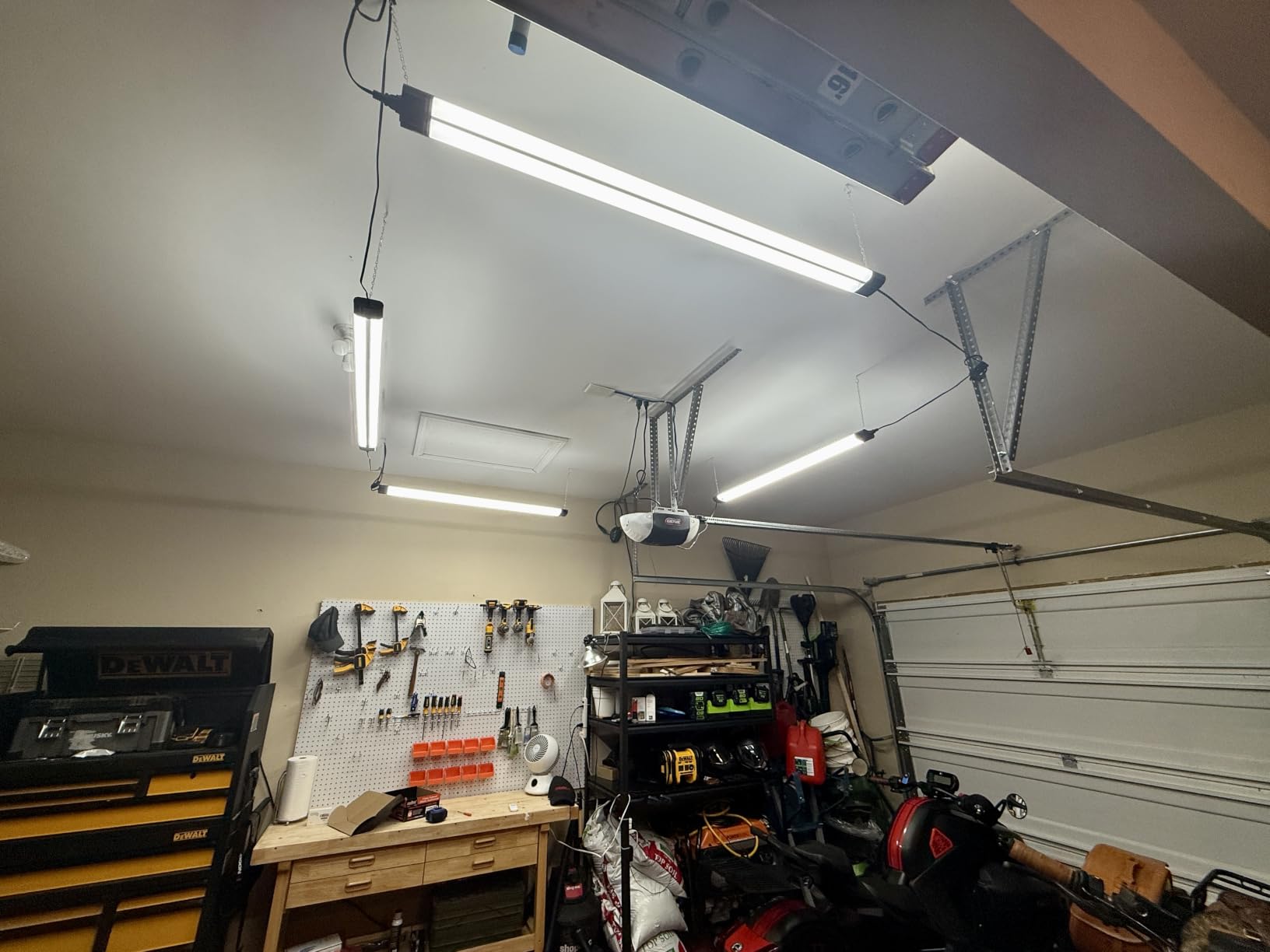 BBOUNDER 4Pack 4FT LED Shop Light, 6500K, 40W=250W, Linkable for Garage | 4400LM, 48Inch Integrated Utility Fixture, Surface + Hanging Mount, Super Bright Shop Lights for Workshop & DIY Users, Black customer photo 2