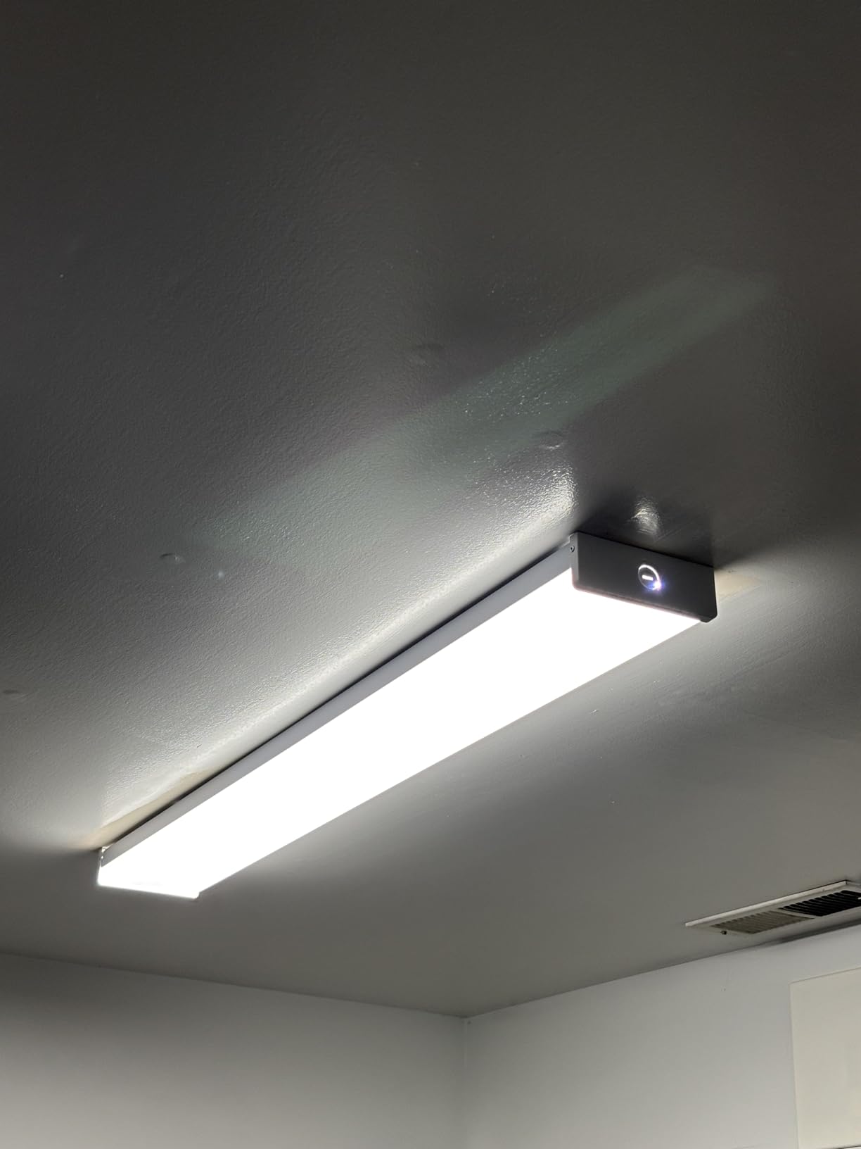 hykolity 4FT 5.7 W LED Wraparound Light with 40W 4400LM 4000K, Hardwired | 4 Foot LED Wrap Light Fixture [2-Lamp 32W Fluorescent Equiv.] Flush Mount Office Ceiling Light for Garage Office Kitchen, ETL customer photo 2