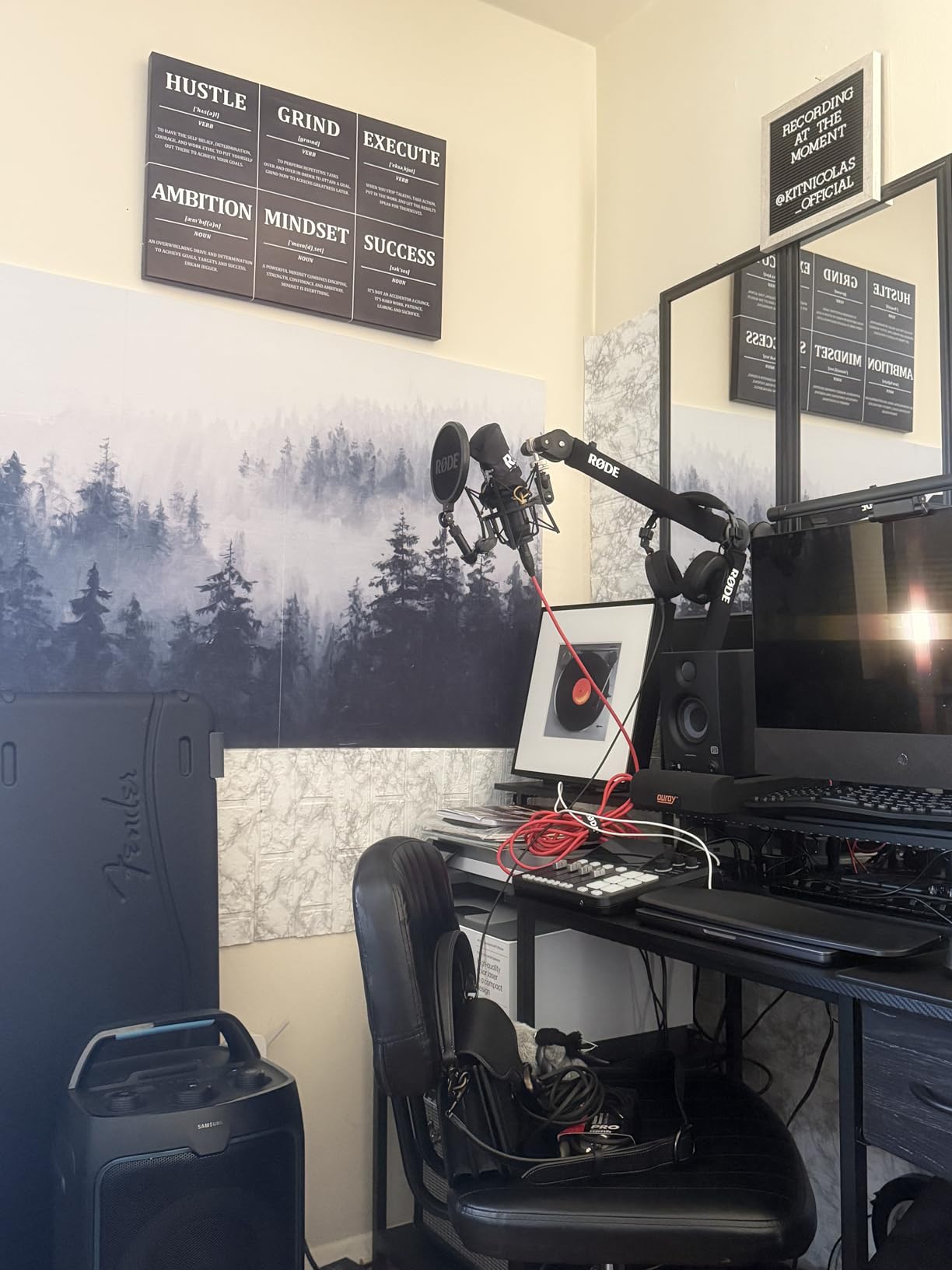 RØDE NT1 5th Gen Large-Diaphragm Studio Condenser Microphone - XLR & USB Outputs - Shock Mount & Pop Filter Included - Music Production, Vocal Recording, Podcasting - Black customer photo 2