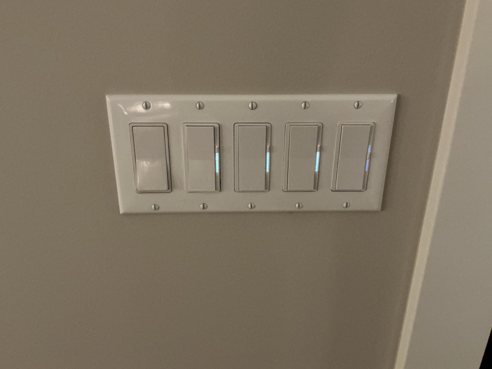Lutron Caseta Diva Smart Dimmer Switch (Smart Hub Required), w Wallplate | For Caseta systems, for dimmable LED light, no neutral required, soft glow light bar, single-pole/3-way, DVRFW-6L-WH-A, White customer photo 2