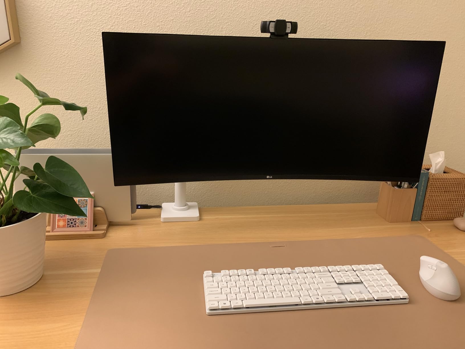 Ergotron - NX Single Monitor Arm, VESA Desk Mount - for Monitors Up to 34 Inches, 0 to 18 lbs - Matte Black customer photo 2