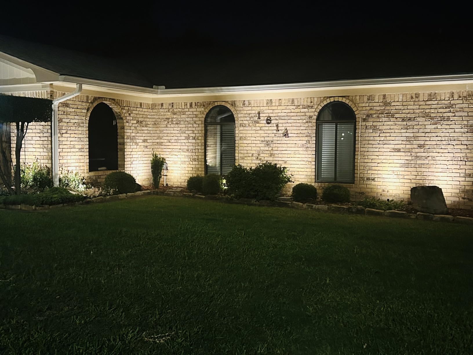 SUNVIE All-In-One LED Landscape Lighting Kit, 8-Pack Low Voltage Landscape Lights with Transformer and 65FT UL-Listed Wire, 3000K Waterproof Outdoor Uplights with Connectors for Yard House Garden Tree customer photo 2