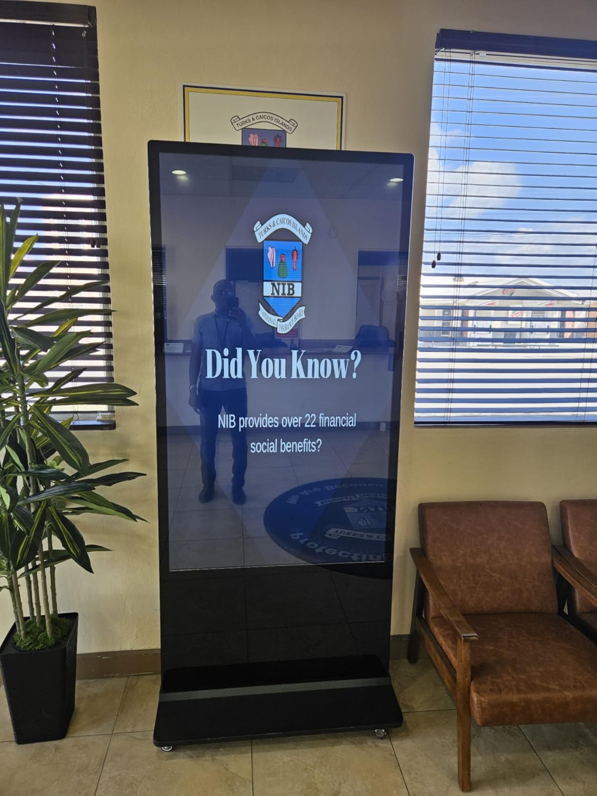 MWE 55 Inch 4K Digital Signage Display Kiosk, LCD Screen Indoor Floor Standing Advertising Displays, Android System Commercial Totem with Custom Service customer photo 2