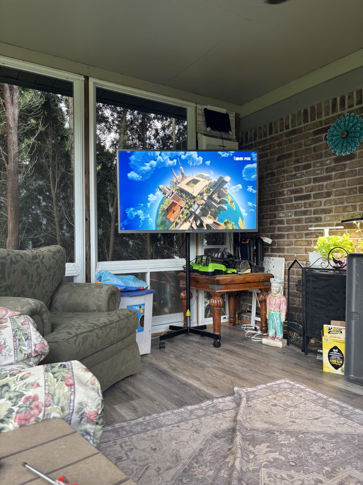 SYLVOX Outdoor TV, 55 inch 2000 Nit High Brightness Smart TVs, 4K Sunlight Readable Display, IP56 Waterproof, Smart TV for Outdoor Households or Commercial Places (Pool Pro 3.0) customer photo 1