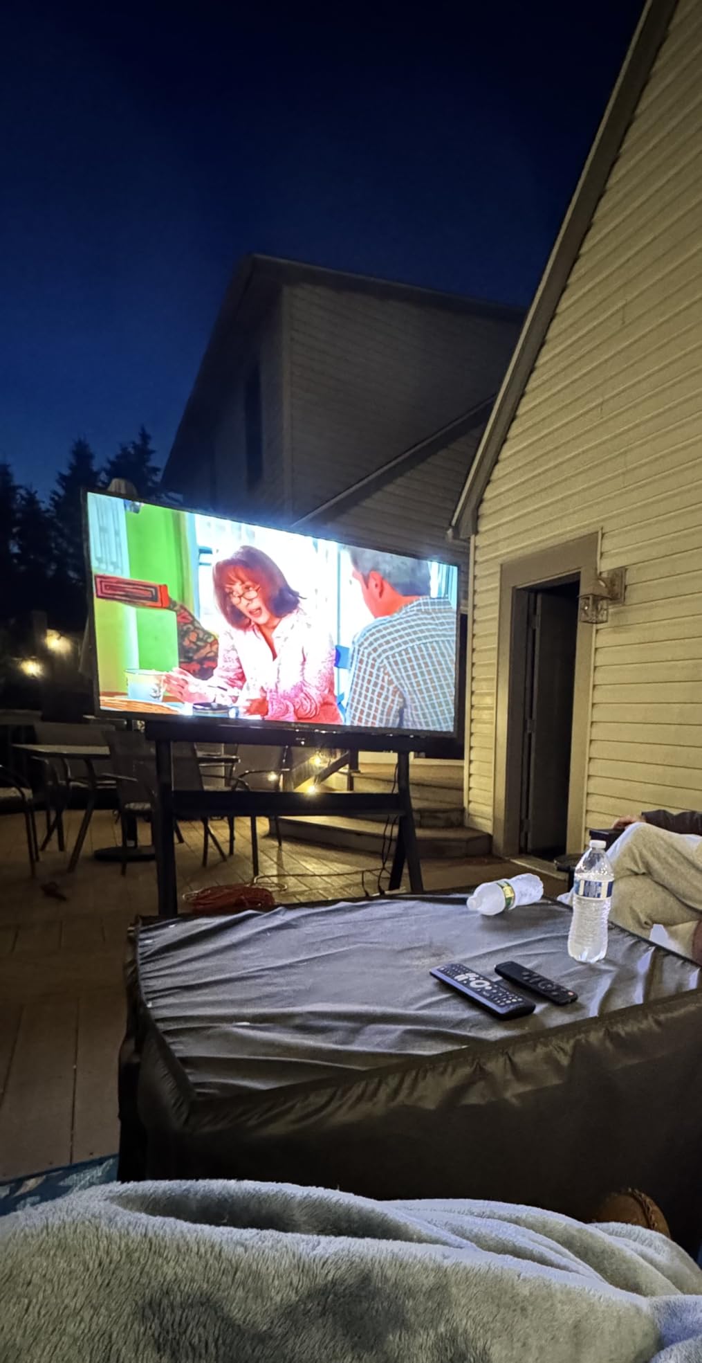 SYLVOX Outdoor TV, 55 inch 2000 Nit High Brightness Smart TVs, 4K Sunlight Readable Display, IP56 Waterproof, Smart TV for Outdoor Households or Commercial Places (Pool Pro 3.0) customer photo 2