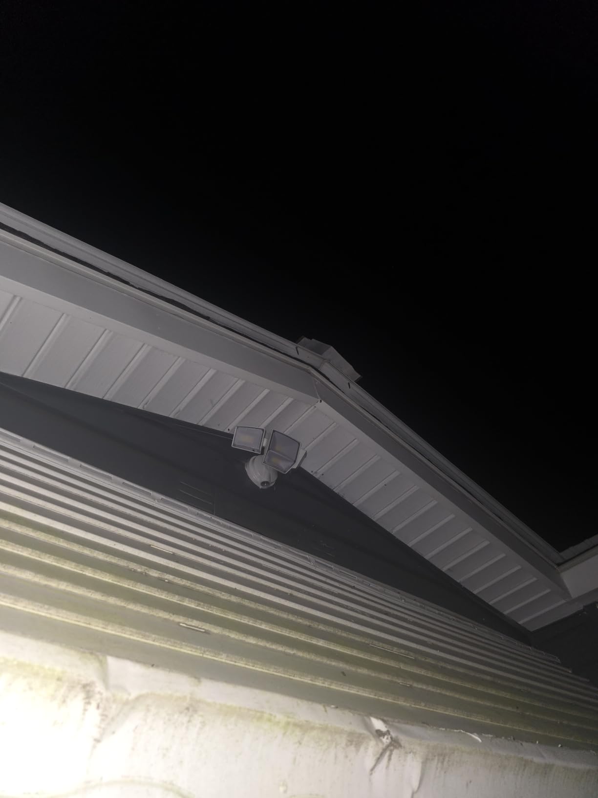 LUTEC 80W Dusk to Dawn Flood Lights Outdoor, 9000LM Super Bright LED Security Light with Photocell, IP65 Waterproof, 5000K Daylight, Hardwired 4 Heads Floodlight for Garage, Yard (Black) customer photo 2