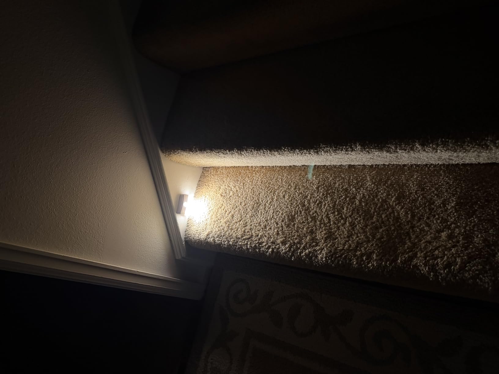 Guankai 8 Pack Motion Sensor Stair Light for Indoor, Battery Operated Closet Lights, Wireless Stick on Anywhere Hallway Lamp, Portable Led Night Lamps for Bedroom Under Cabinet Kitchen customer photo 2