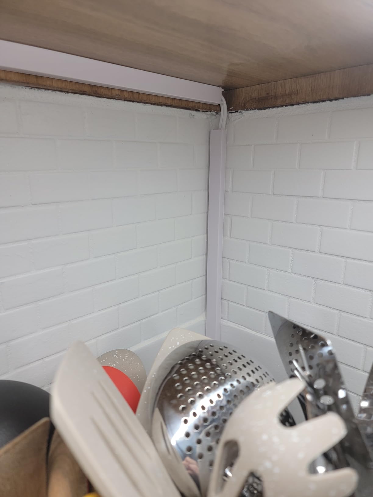 Leetdud Under Cabinet Lighting Plug in, 16 Inch 1 Pc, Linkable AC120V 3CCT 3000K/4000K/5000K Ultra Slim, LED Under Cabinet Lights for Counter Light, Kitchen, Shelf, Sink, Workshop, Desk, White customer photo 2