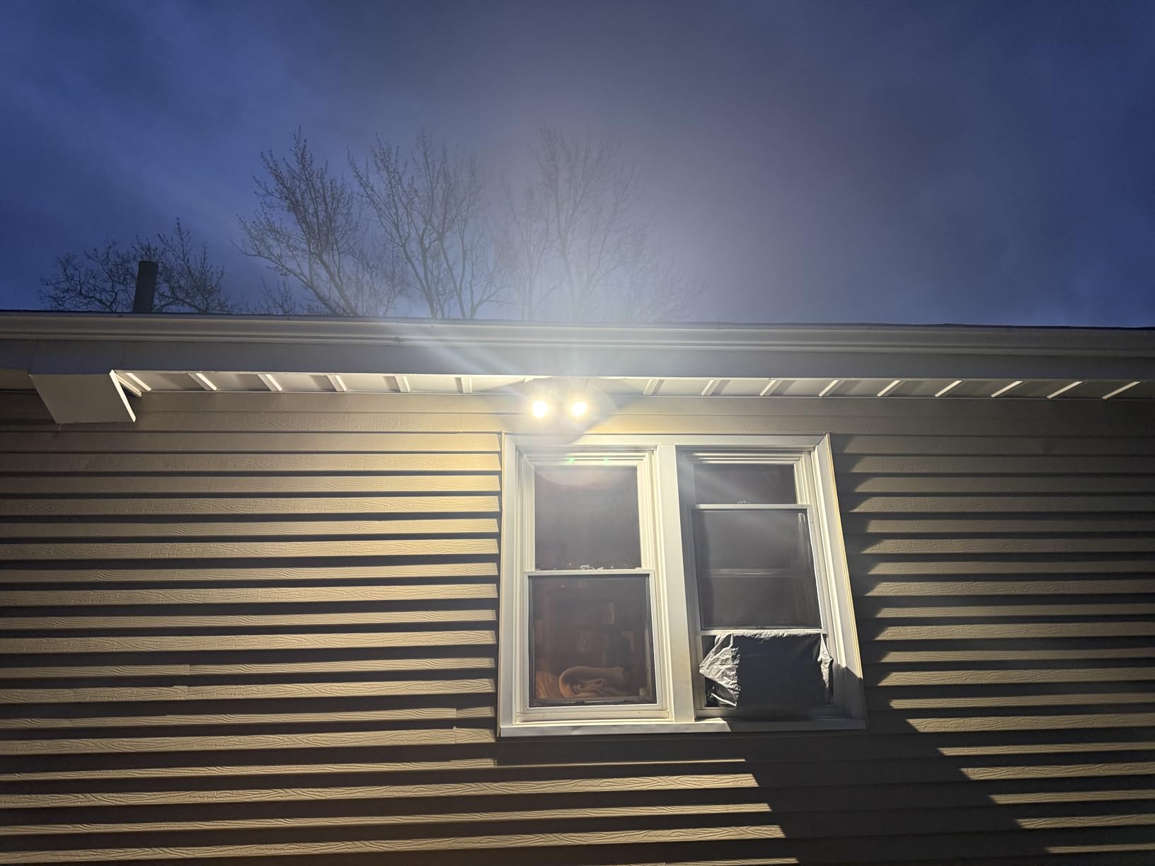 Philips Dusk to Dawn 44W 3500LM LED Security Flood Lights Outdoor, 5000K Daylight, Wet Location, Dual Adjustable Heads Aluminum Wall Light for Yard Garage Porch customer photo 1