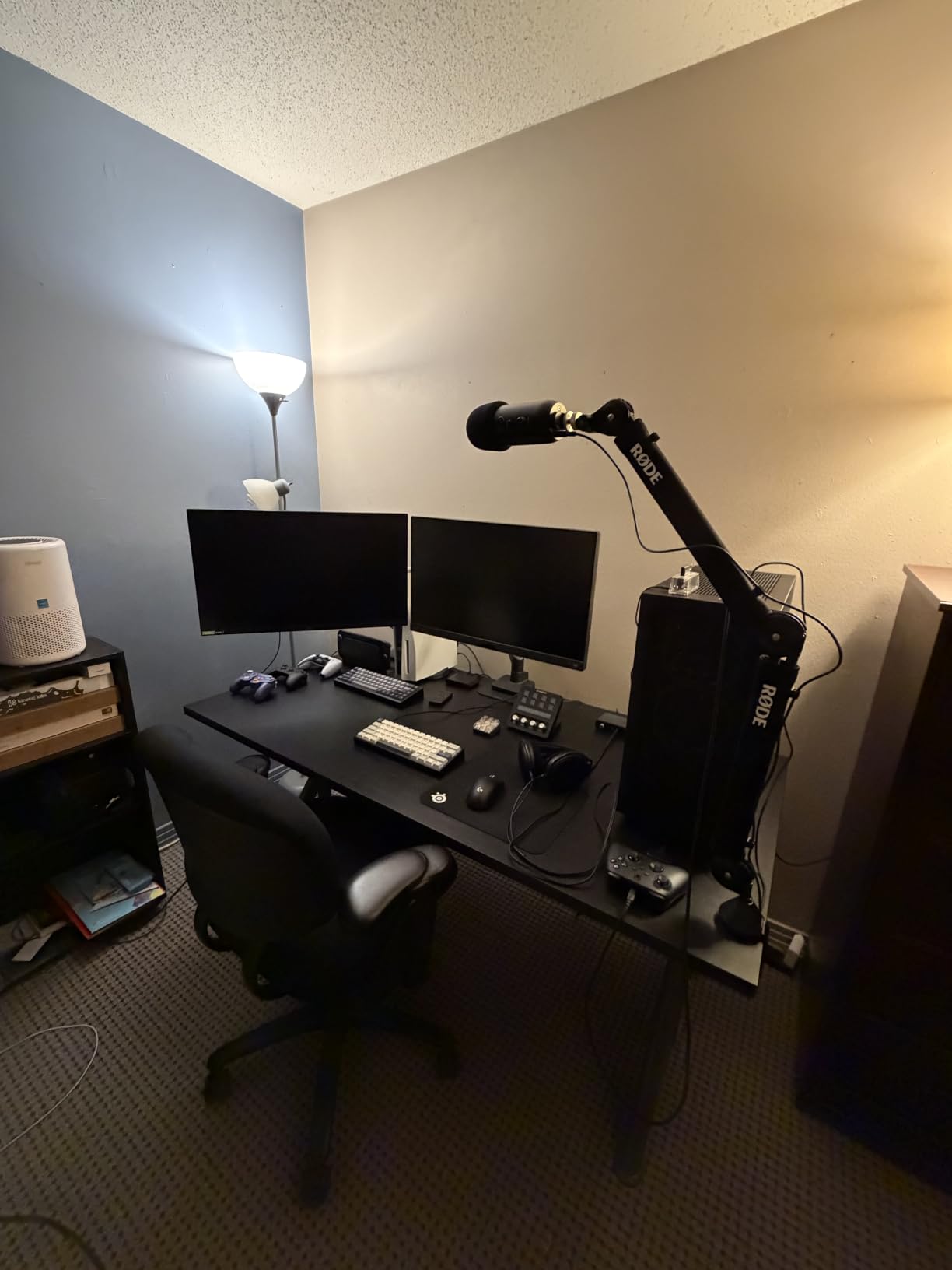 BenQ ErgoArm BSH01 Heavy Duty VESA Desk Mount for Screen up to 45
