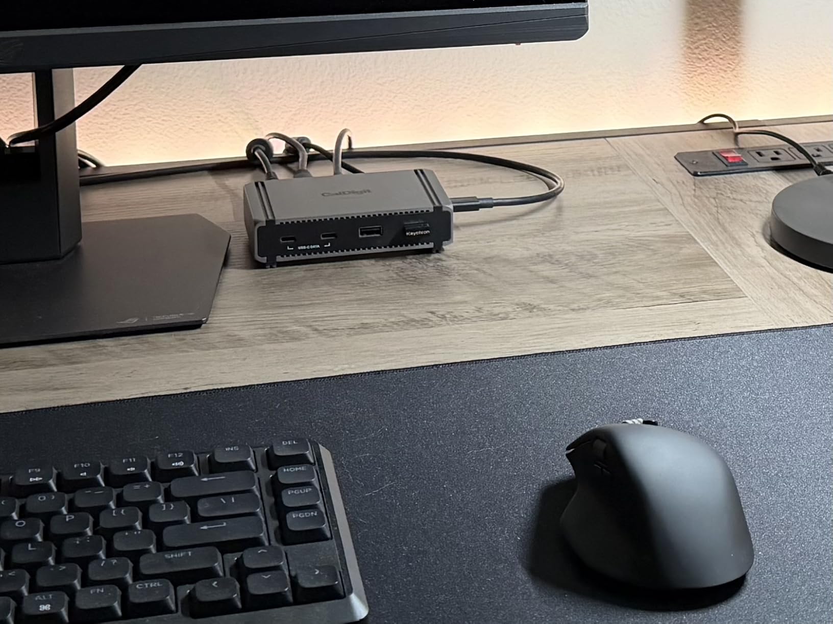 E5 - Thunderbolt 5 Element 5 Hub - 9 Ports, 4 x Thunderbolt 5/USB4 v2, 3 x USB-A & 2 x USB-C 10Gb/s, Single 8K, Dual 6K/8K, or Two 4K@240Hz Displays, 90W Charging, 0.8m Cable 180W PSU customer photo 1