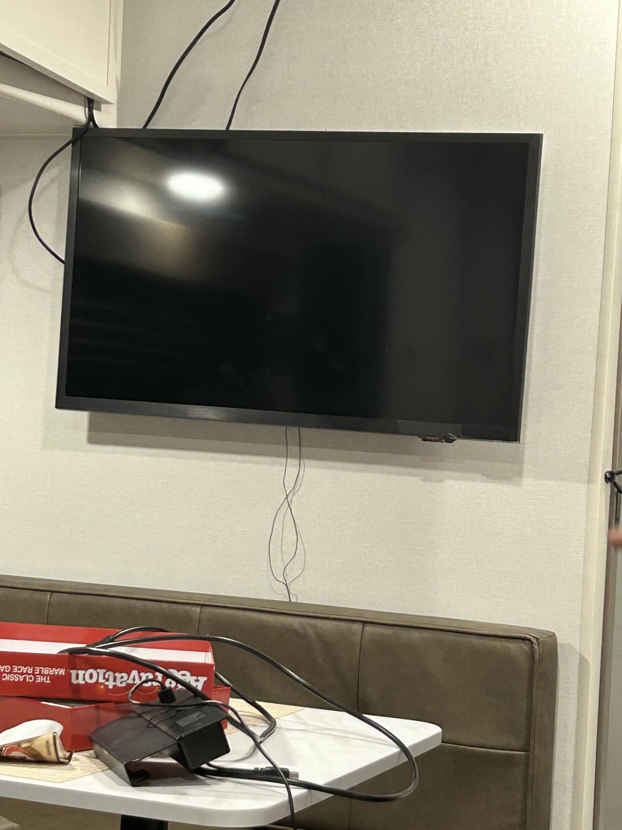Samsung 32-Inch Class HD H5000F Smart TV (2025 Model) HDR, Object Tracking Sound Lite, Knox Security, One UI Tizen customer photo 2