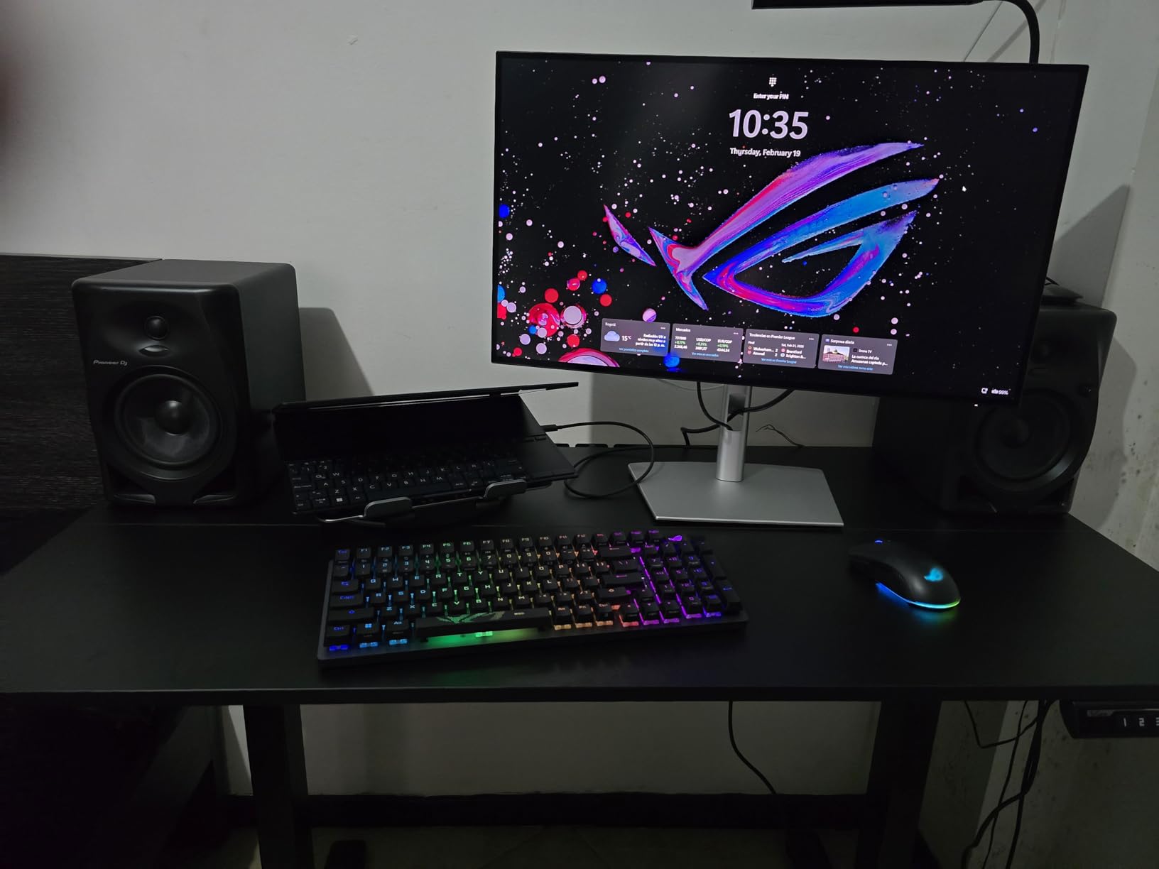 Dell UltraSharp U2725QE 27 Inch 4K UHD IPS Black Monitor with 120Hz and Thunderbolt 4 | 27 4K UHD 120Hz IPS Black, Thunderbolt 4 Hub with Up to 140W PD, DisplayHDR 600, DCI-P3 99% customer photo 1