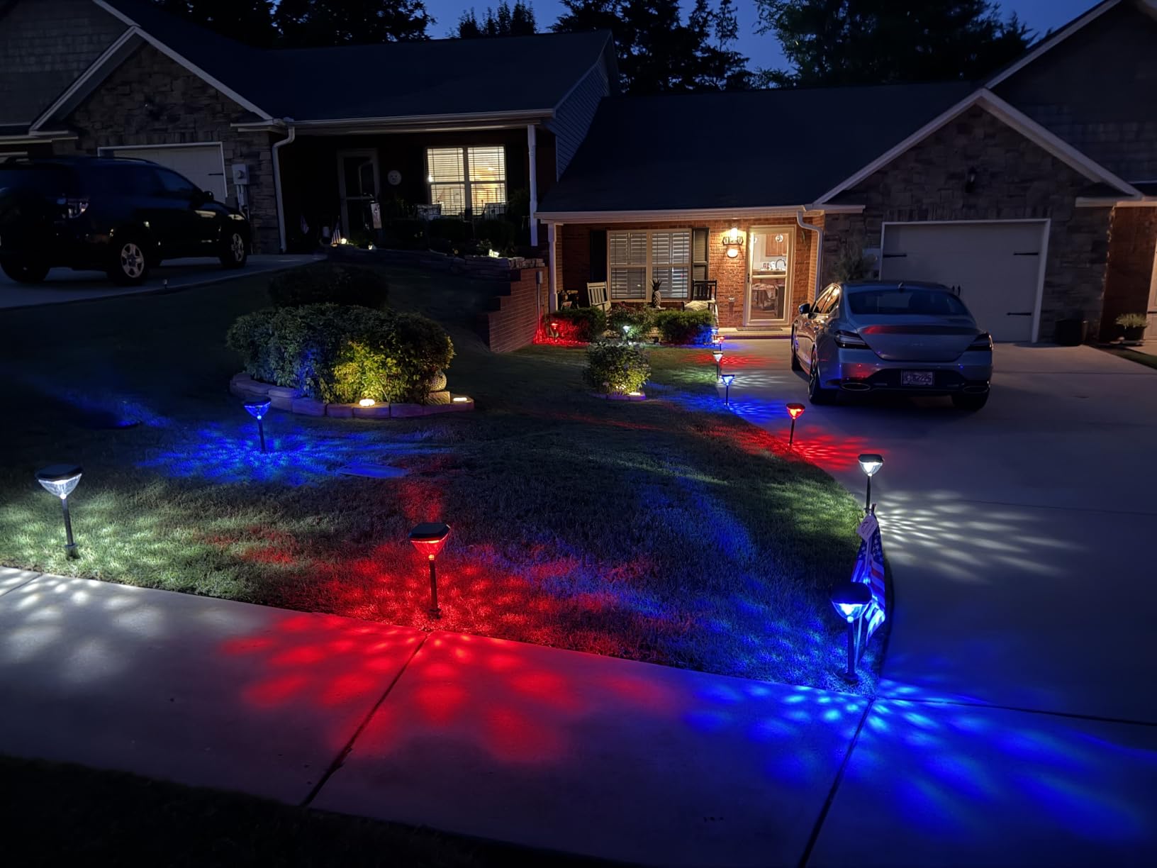 Linkind Smart Solar Pathway Lights SP6, Pattern Switch Solar Lights Outdoor, USB&Solar Charging, Cool/Warm White/Color Changing Landscape Lighting for Yard, Garden, Patio, 4 Pack customer photo 2