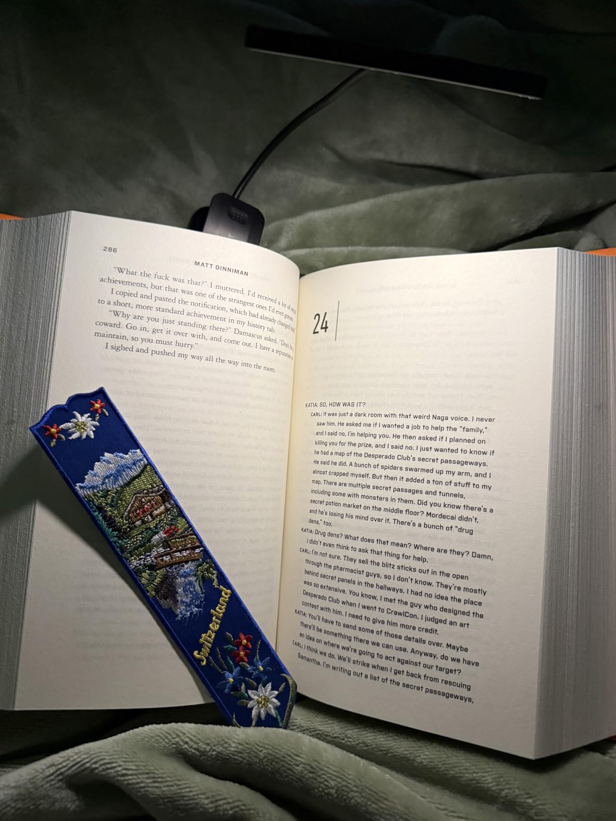 Glocusent 26 LED Reading Lights for Books in Bed, Ideal Gifts for Reader | Rechargeable Book Light, Eye Caring 5 Amber Colors Stepless Dimming, Travel Lightweight Clip-on customer photo 2