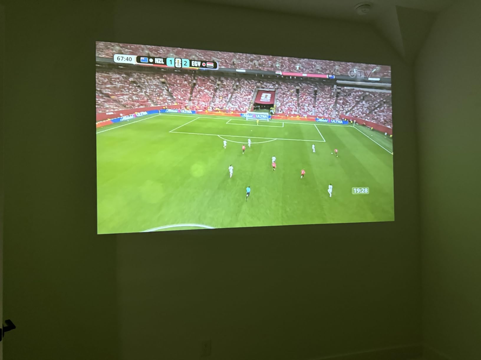 XuanPad 4K Support Movie Projector, Portable Native 1080P Outdoor Projector with 360° Stand, Smart Mini Projector with WiFi and Bluetooth customer photo 1