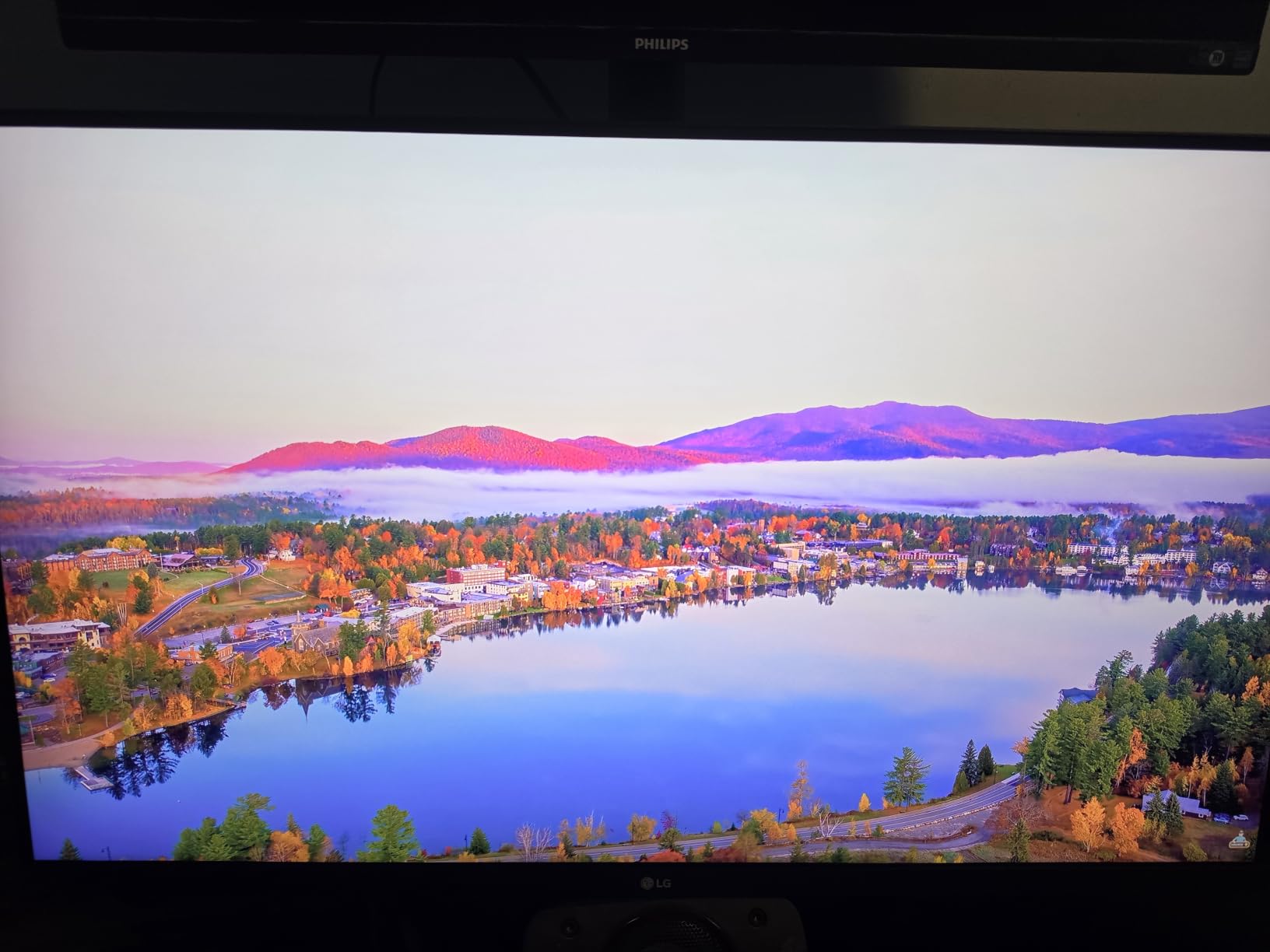 LG 32UR550K-B 32-inch Ultrafine 4K UHD (3840 x 2160) Computer Monitor, HDR10, 60Hz, HDMI, DisplayPort, Tilt/Height/Pivot Adjustable Stand, Black customer photo 1