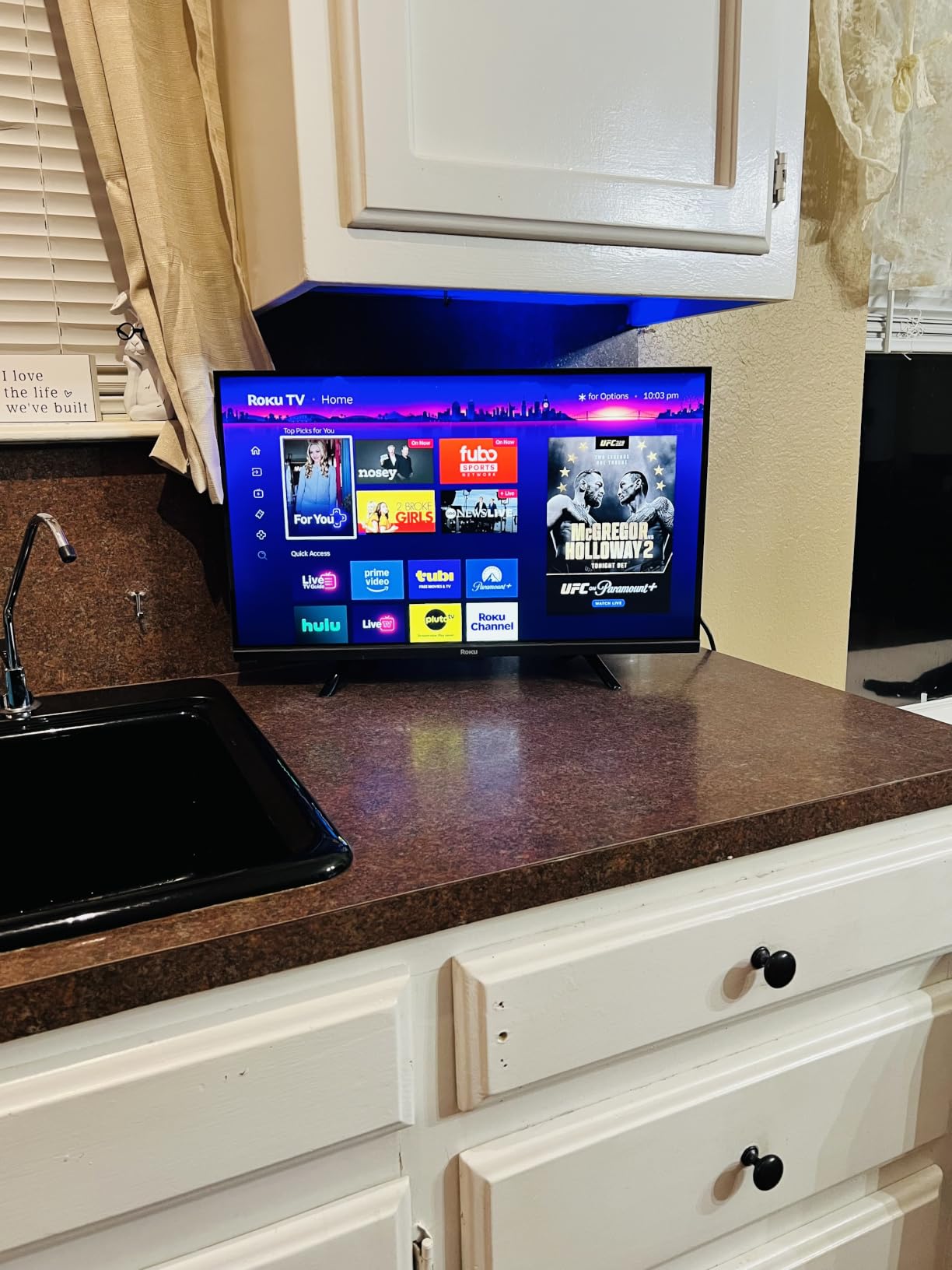 Roku Smart TV 2026 - 32-Inch Select Series, 1080p Full HD TV - Roku TV with Voice Remote - Flat Screen LED Television with Wi-Fi for Streaming Live Local News Sports & Movies, Bluetooth Headphone Mode customer photo 1