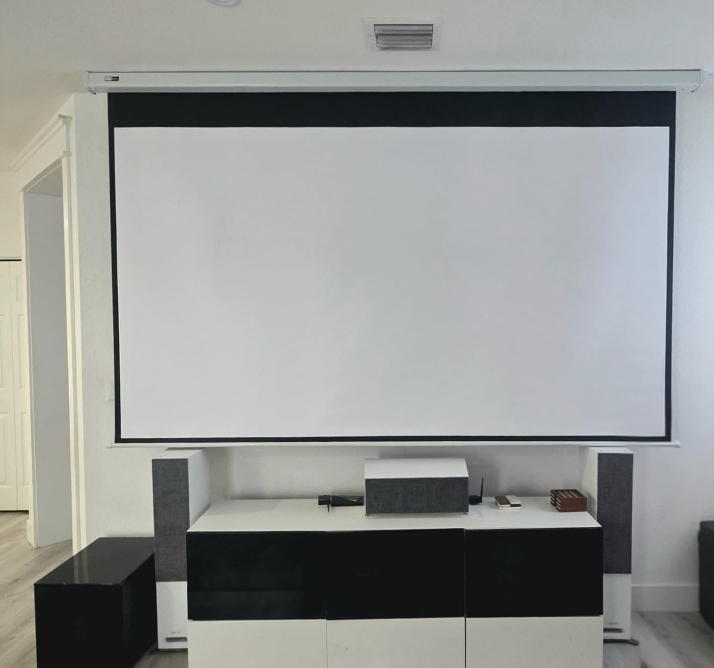 ALR/CLR Motorized Floor Rising Projector Screen for UST Projectors 120